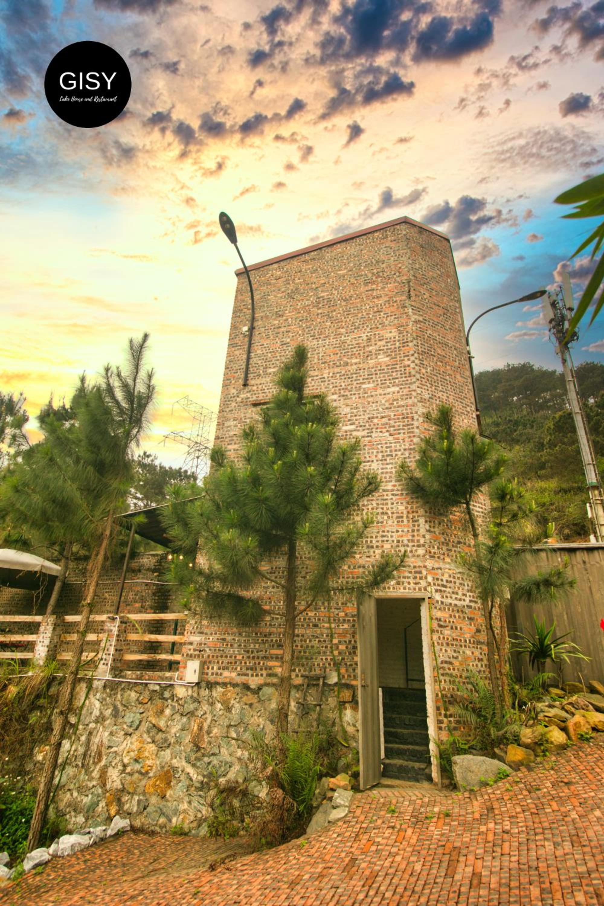 GISY Lake Hostel