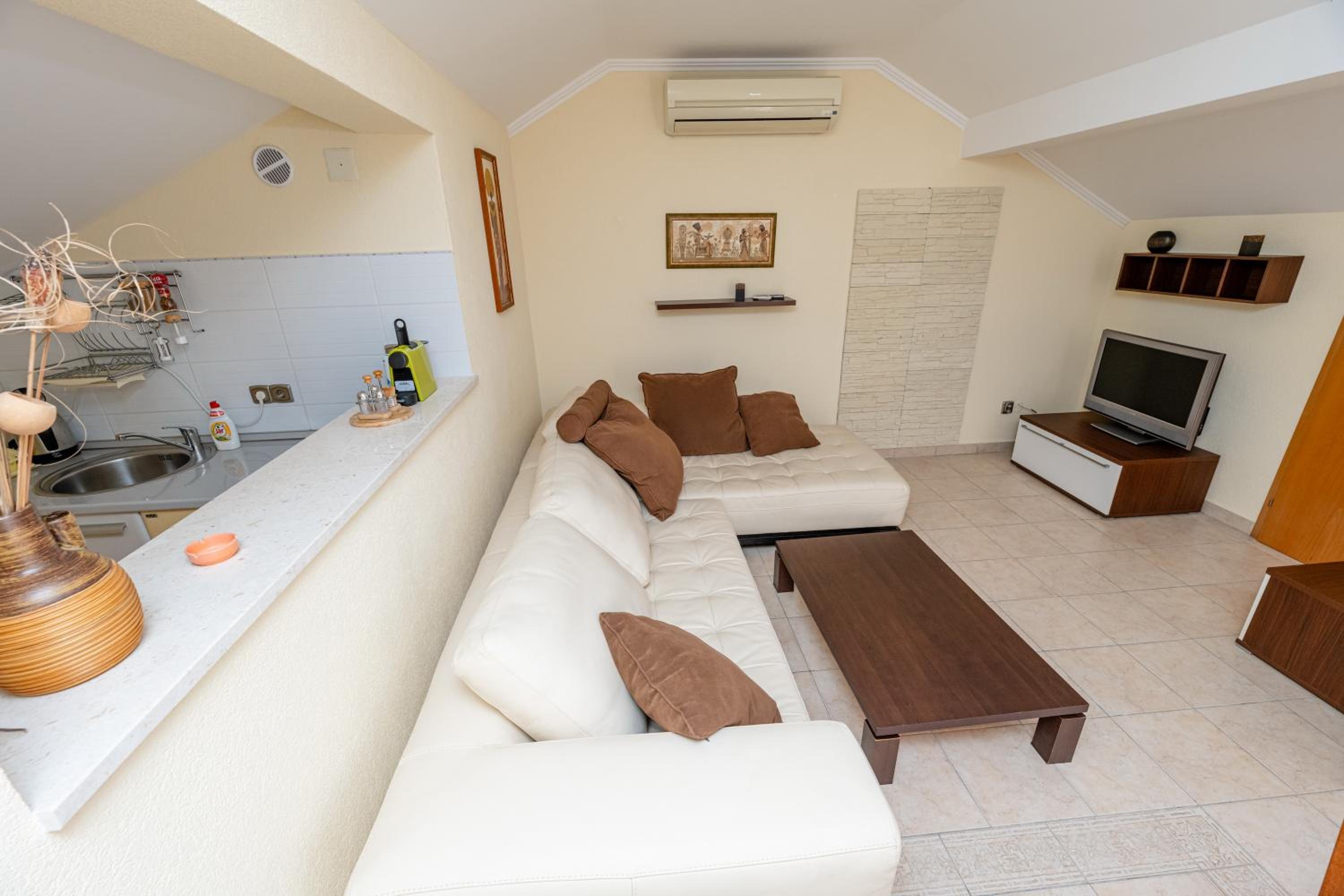 SunSea Apartments