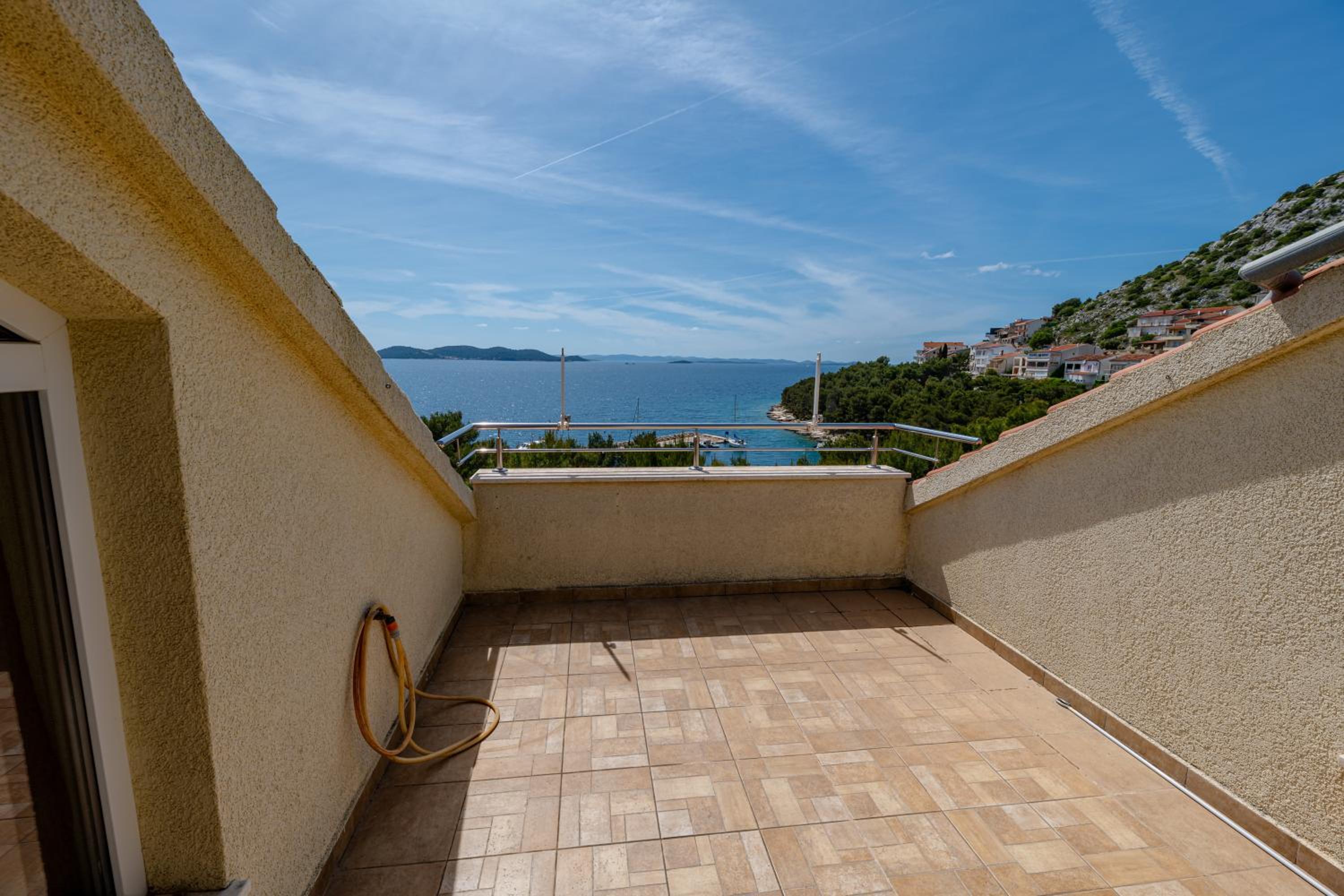 SunSea Apartments