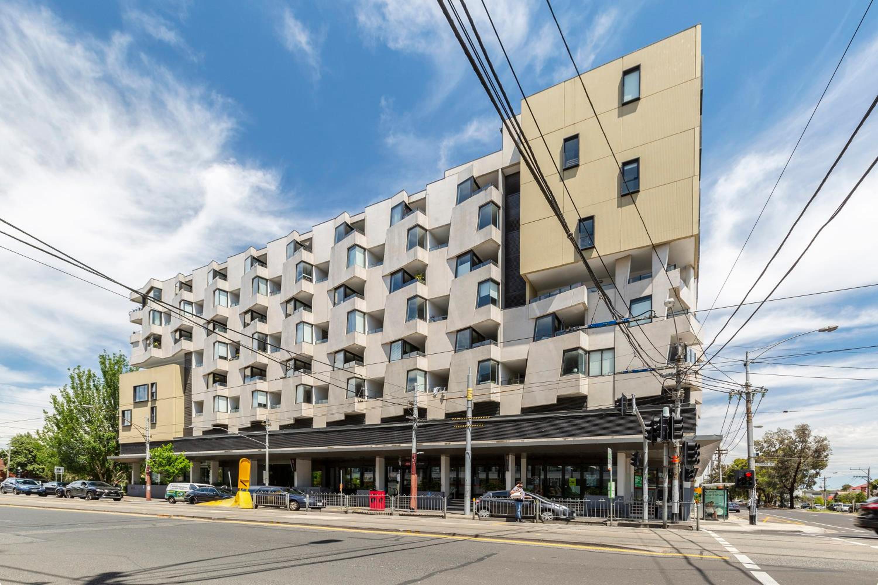 VAQUAY Verge In Brunswick East