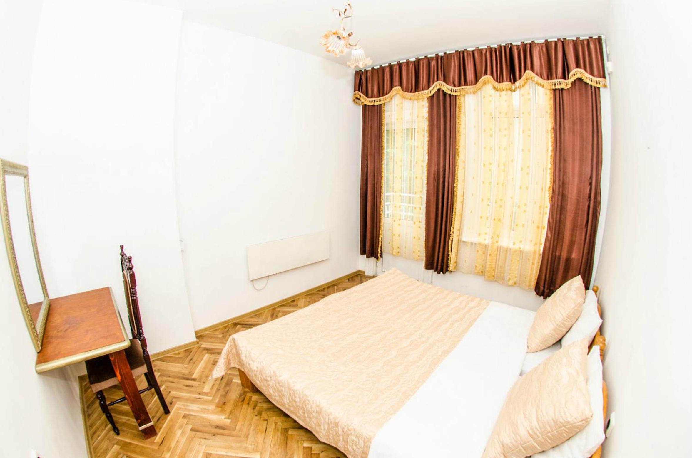 Central GuestHouse Five Corners