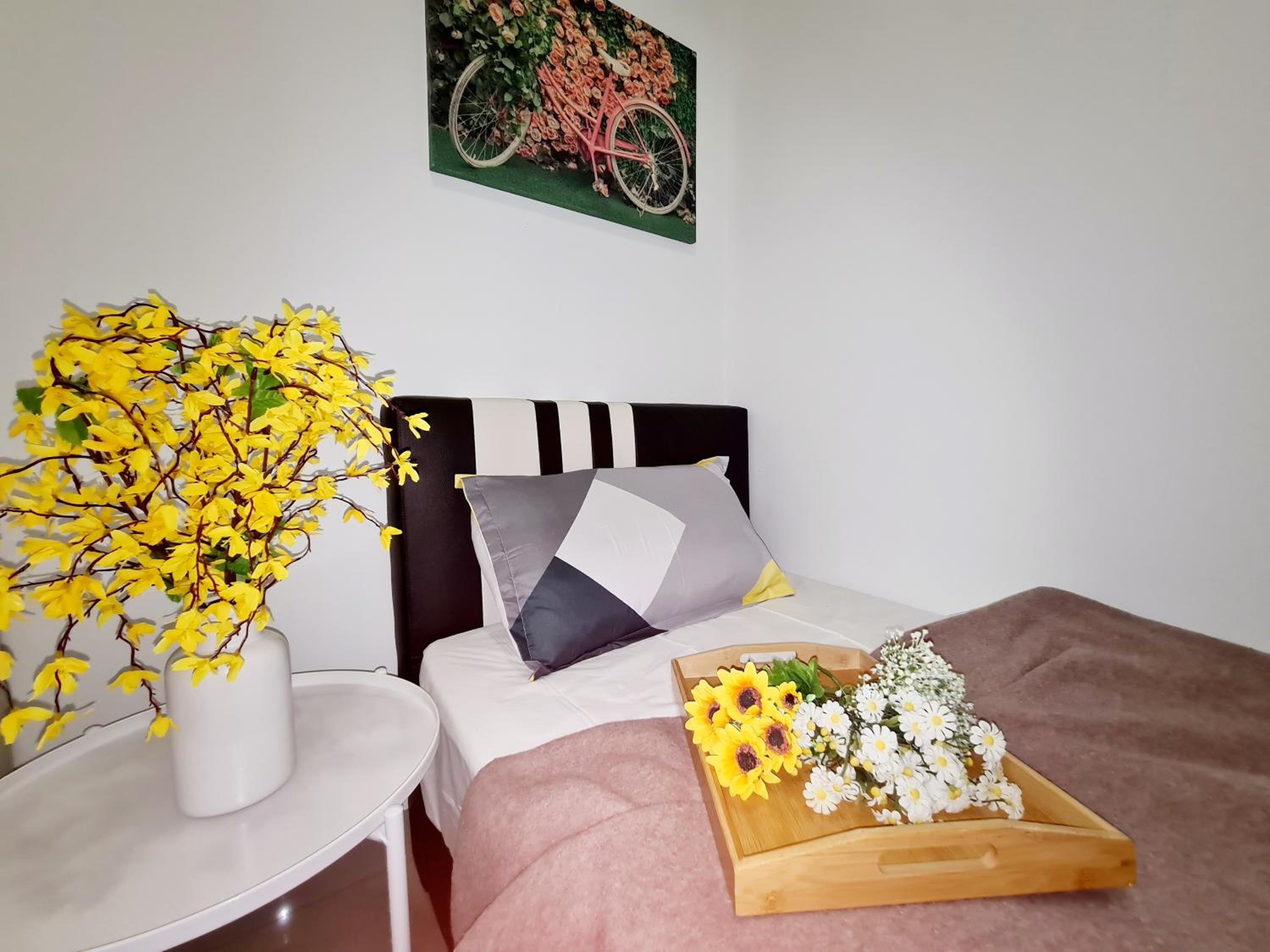 8 Guest 3 Room OUG E3 Old Klang Bkt Jalil Pavilion Stadium Mid Valley Bangsar Puchong IOI