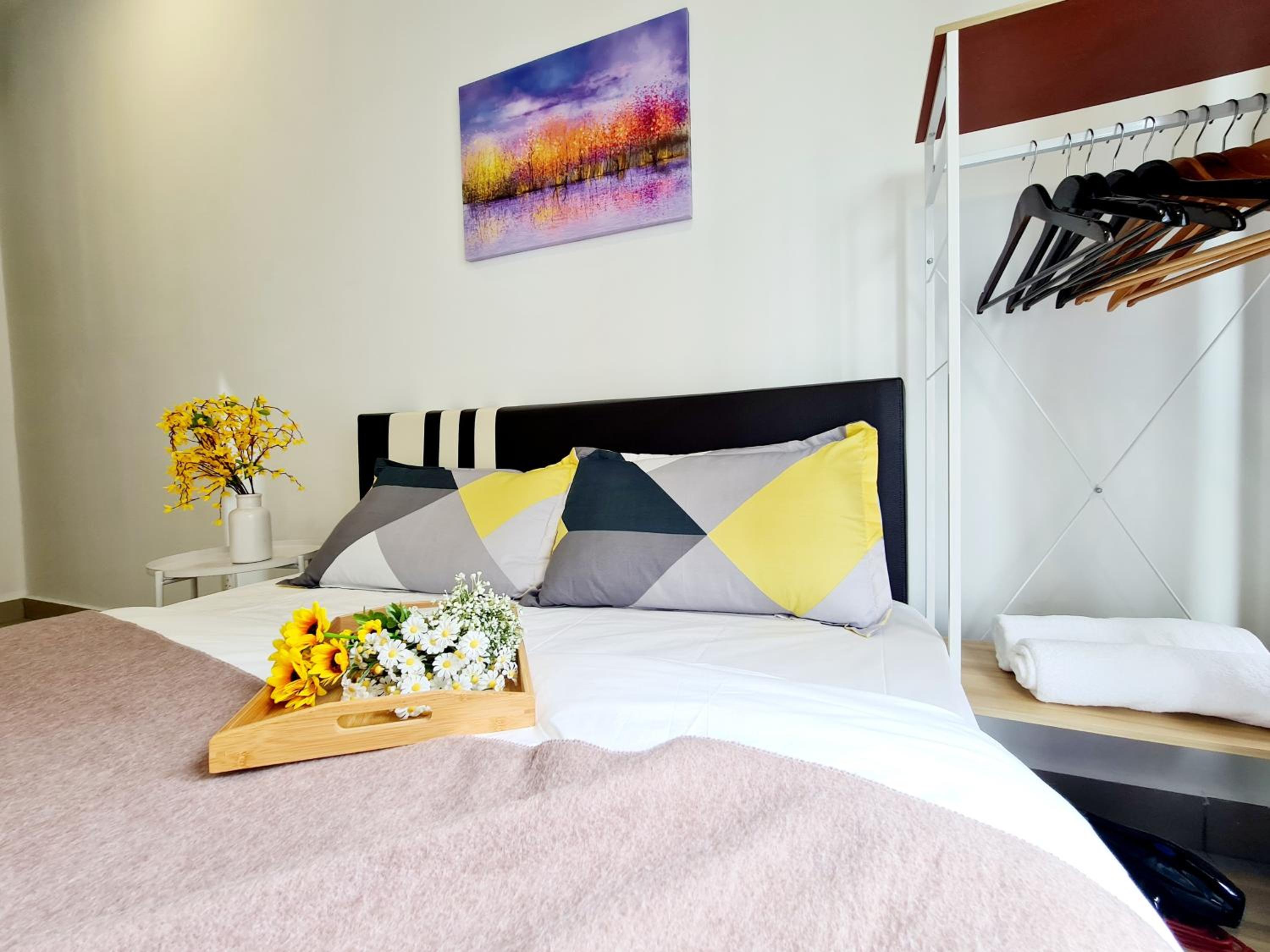 8 Guest 3 Room OUG E3 Old Klang Bkt Jalil Pavilion Stadium Mid Valley Bangsar Puchong IOI