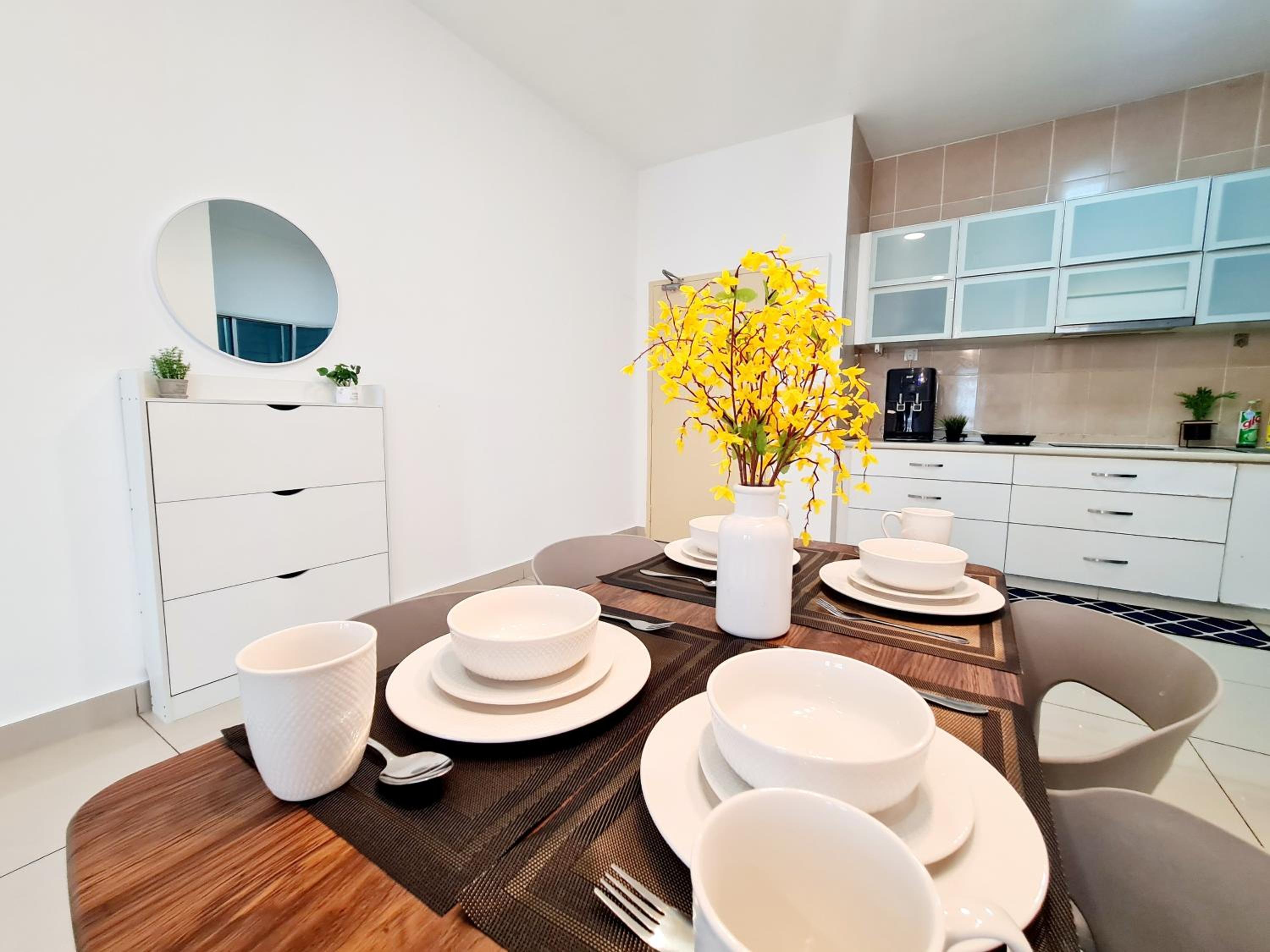 8 Guest 3 Room OUG E3 Old Klang Bkt Jalil Pavilion Stadium Mid Valley Bangsar Puchong IOI
