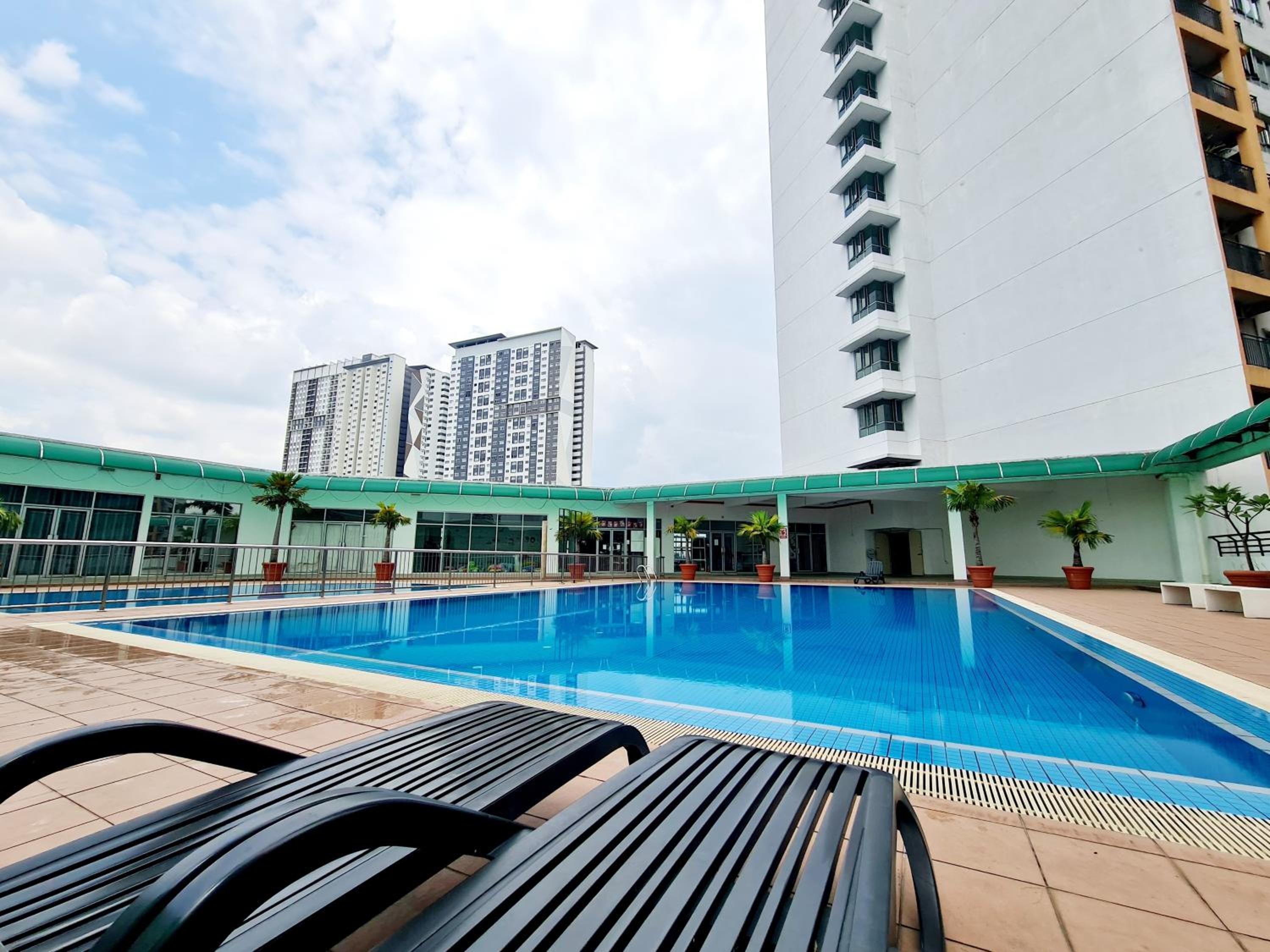 8 Guest 3 Room OUG E3 Old Klang Bkt Jalil Pavilion Stadium Mid Valley Bangsar Puchong IOI