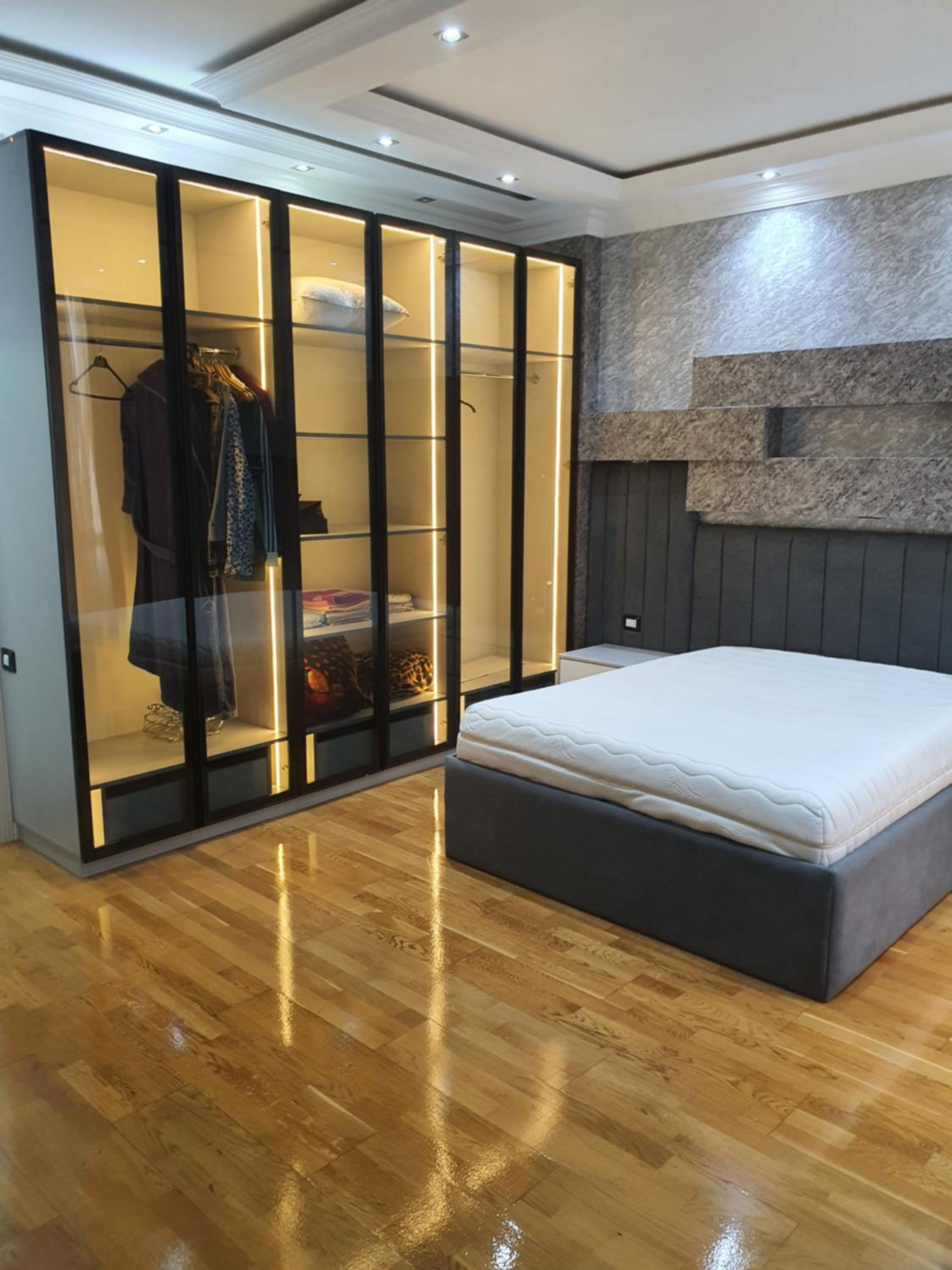 Viva 3 room apartment with jacuzzi two kilometers from the center
