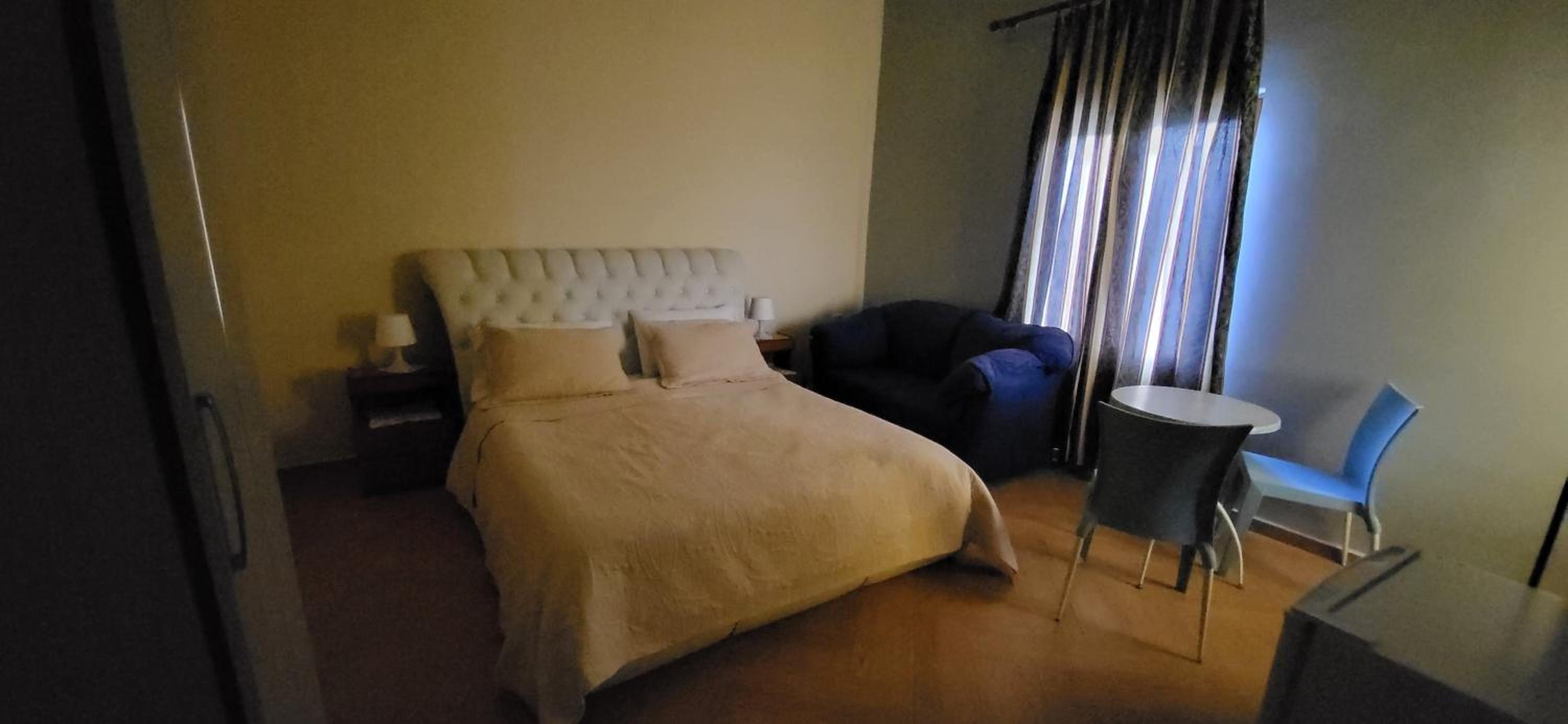 Jon rooms