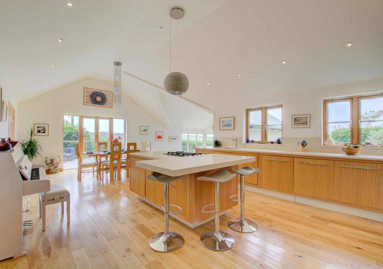 3 Bed in Padstow oc-p00357