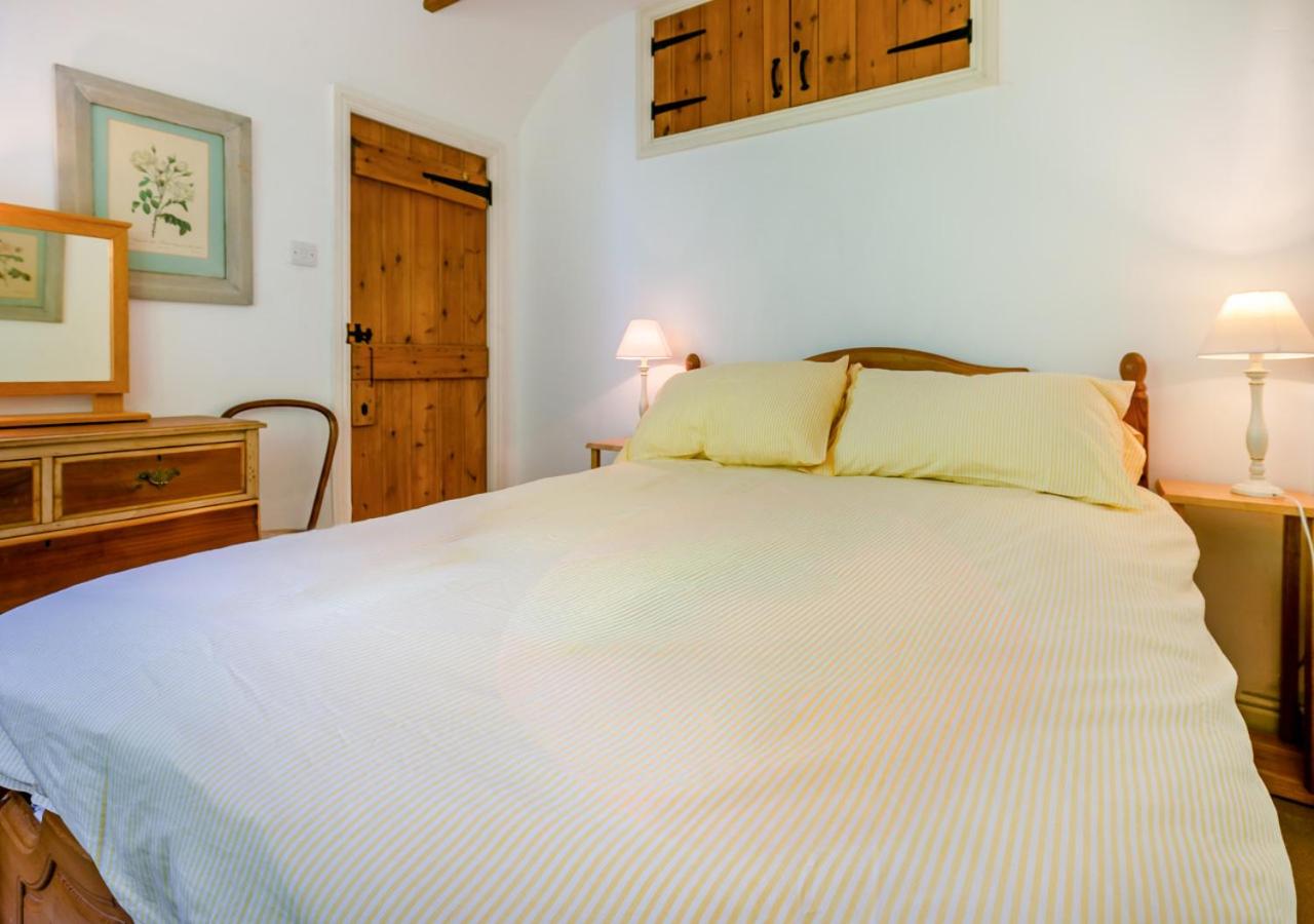 3 Bed in Helford oc-hcwedn