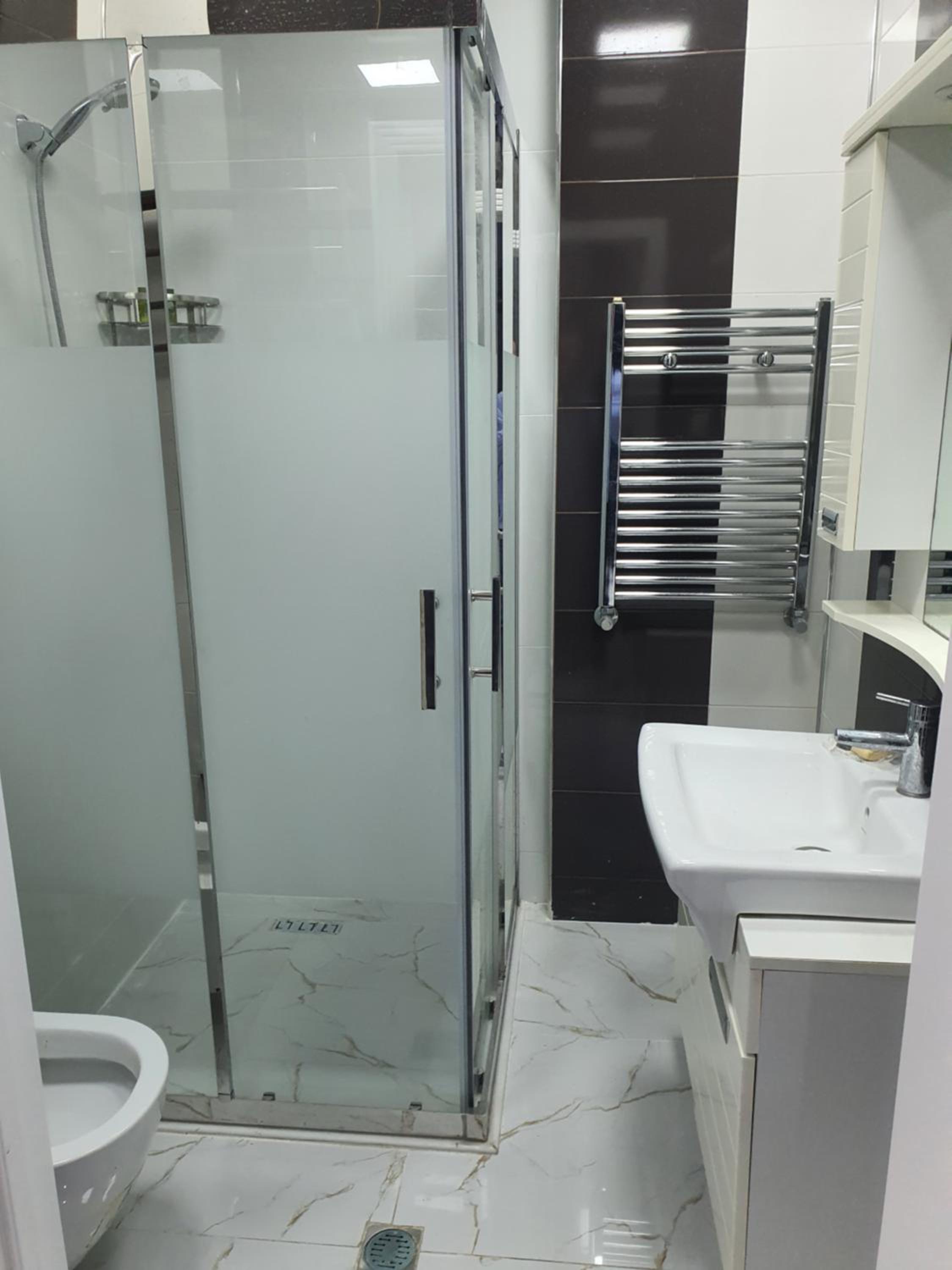 Viva 3 room apartment with jacuzzi two kilometers from the center