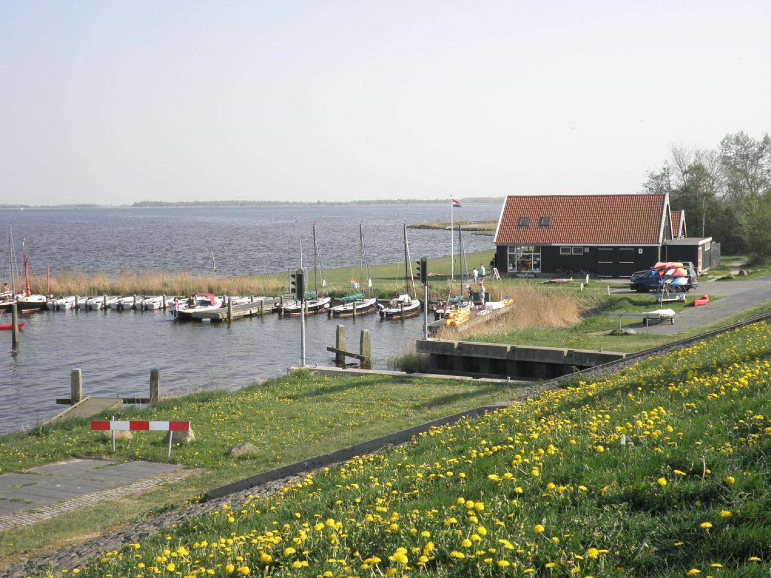 4 pers house Cecil with own fishing spot on a dutch chanel view 5
