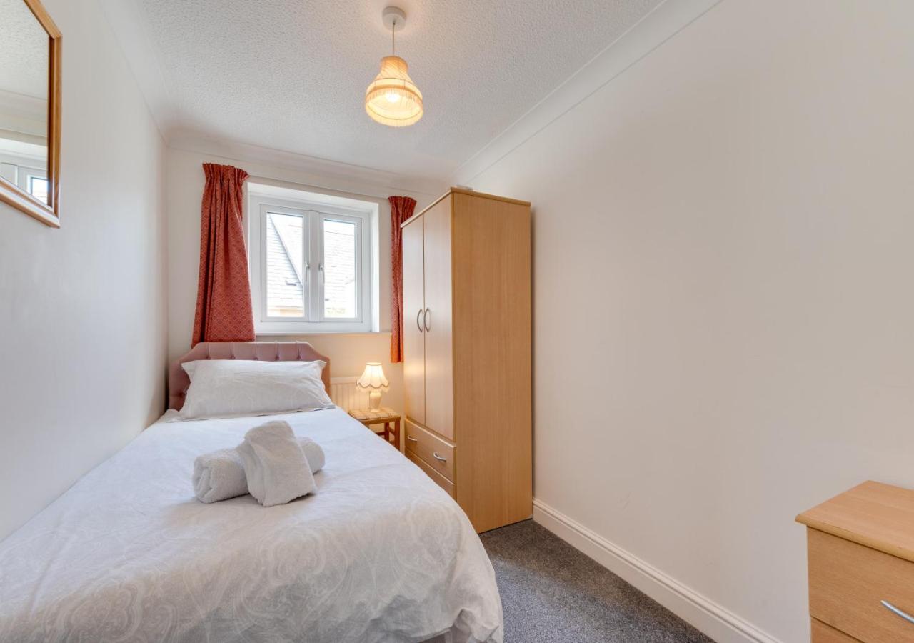 3 Bed in Torquay oc-h28551