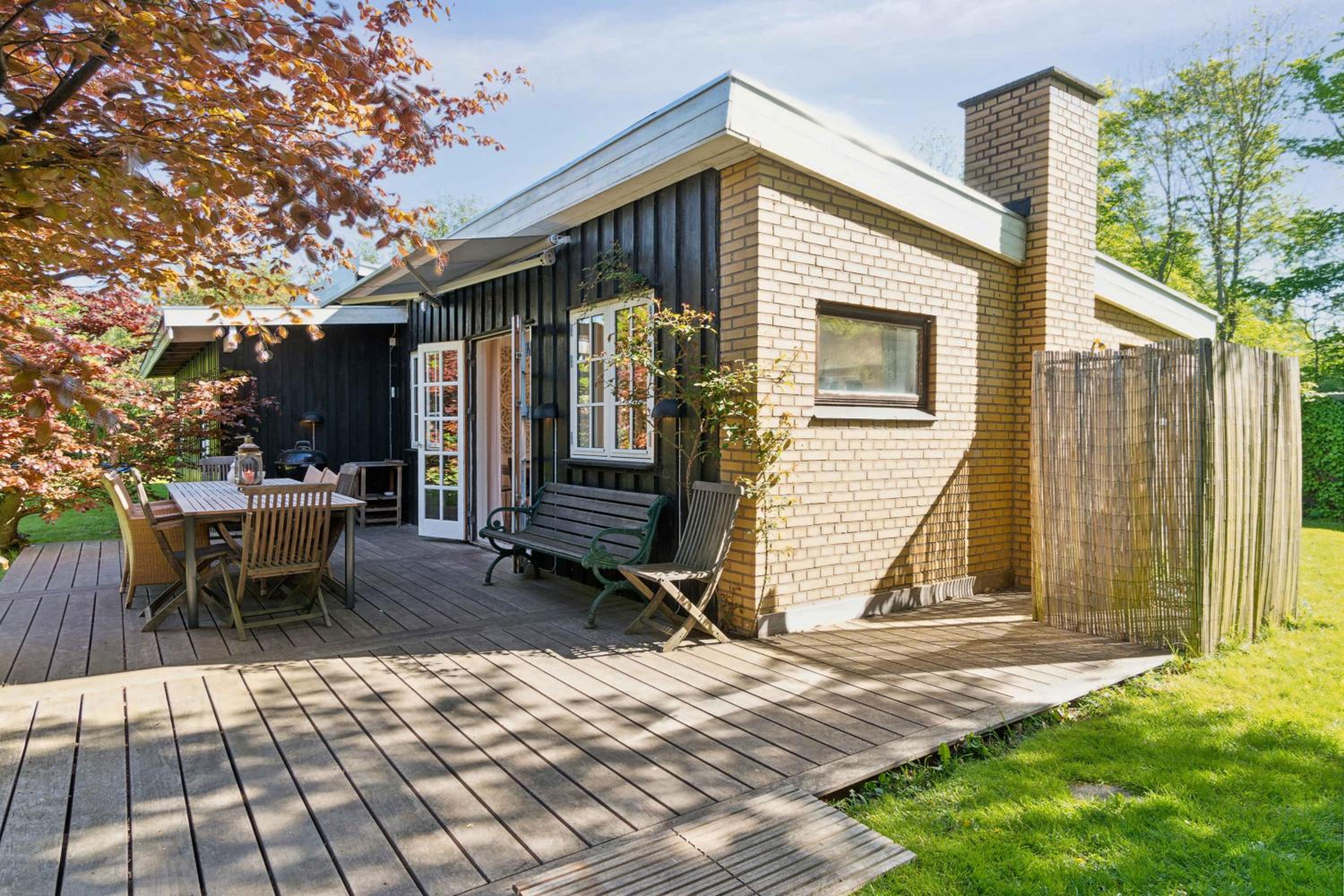 Spacious Summer House With Pool