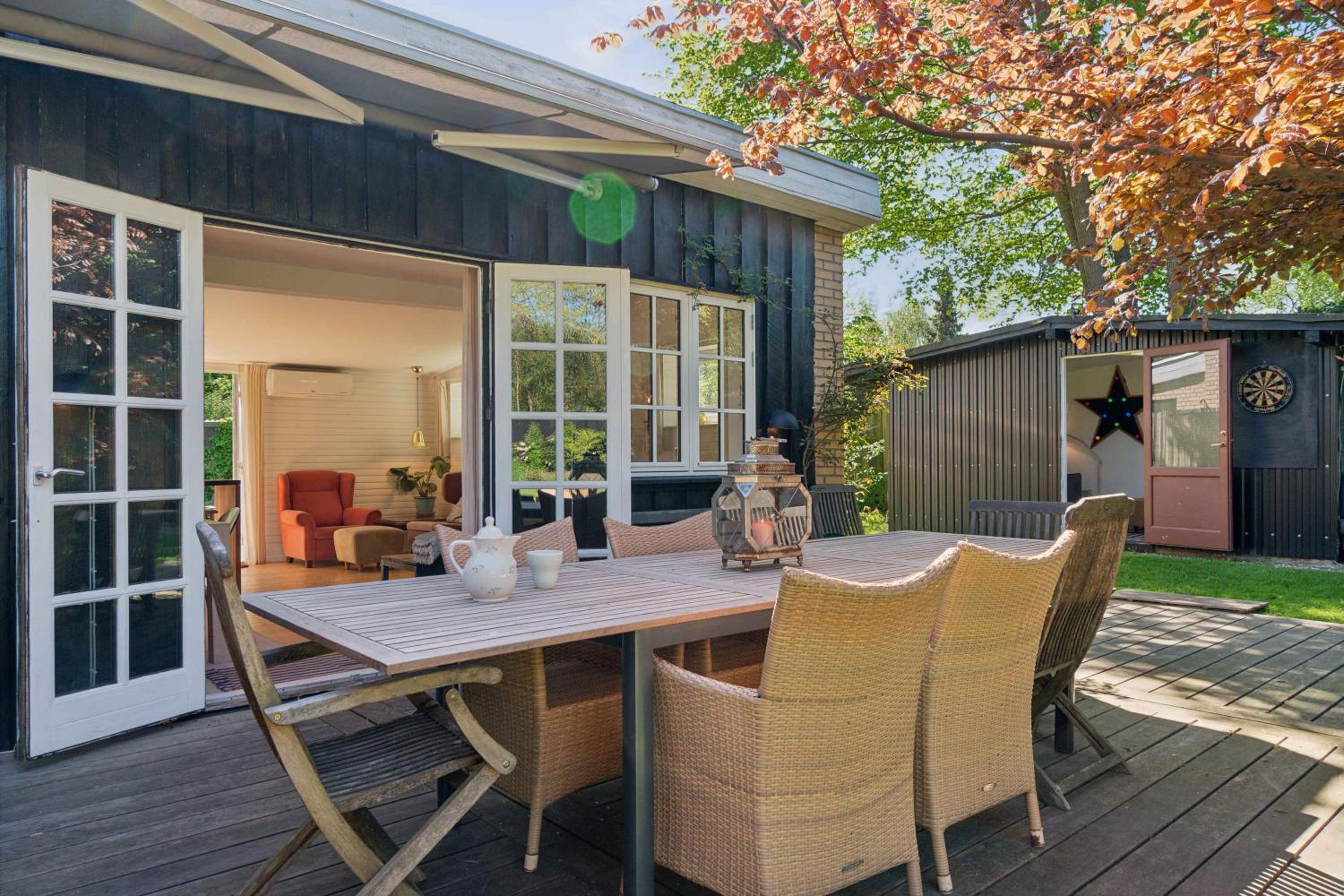 Spacious Summer House With Pool