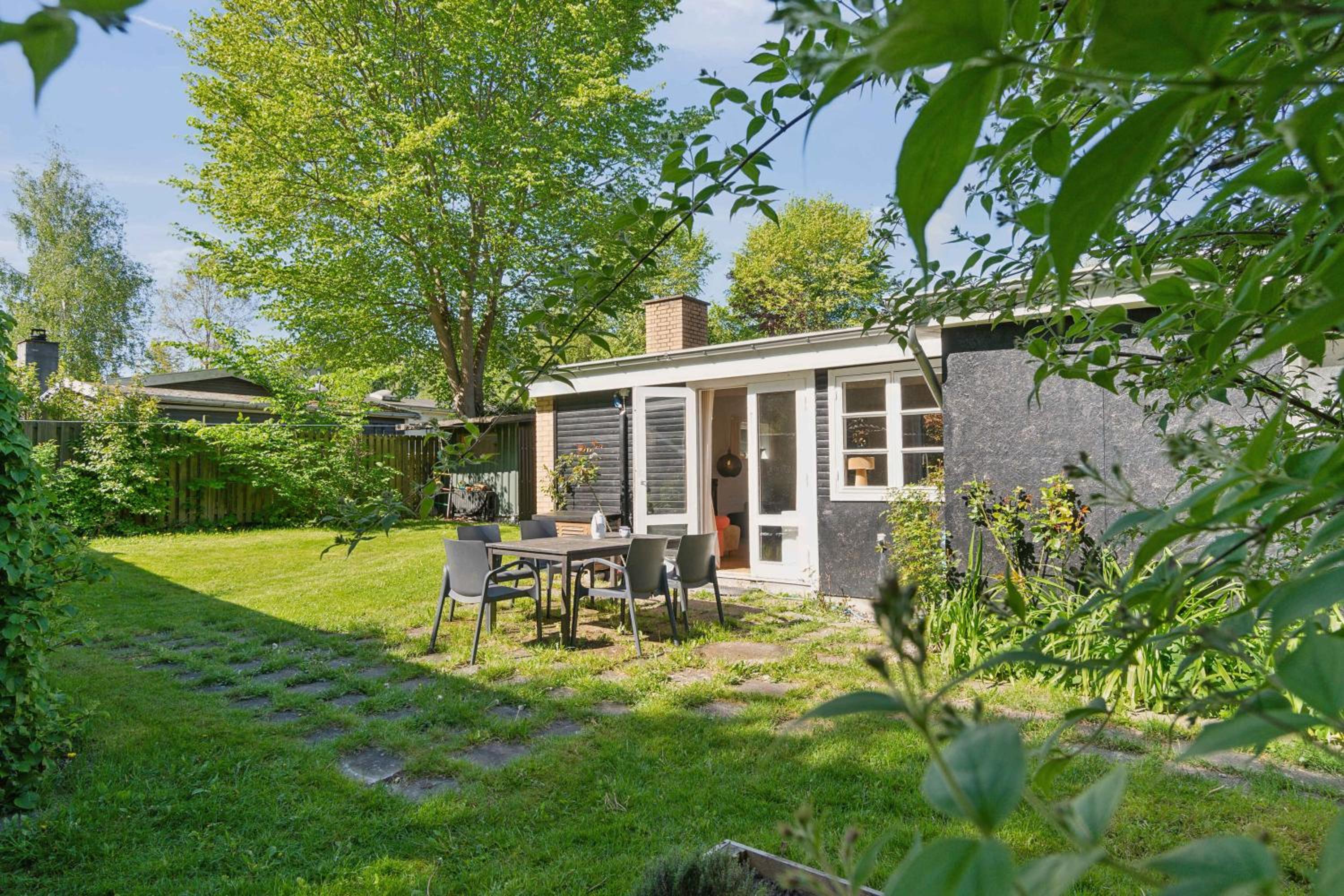 Spacious Summer House With Pool