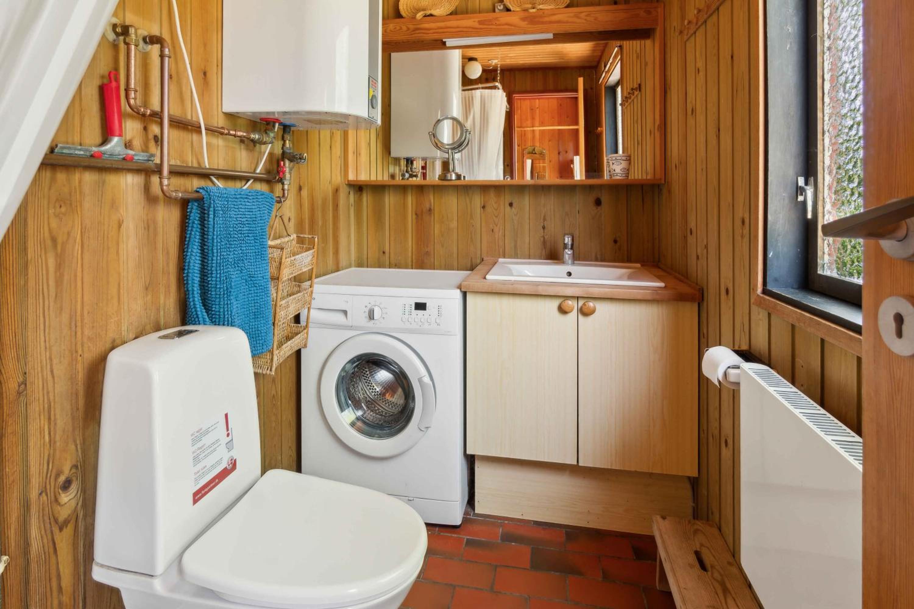 Idyllic Coastal Cottage Comfort And Relaxing