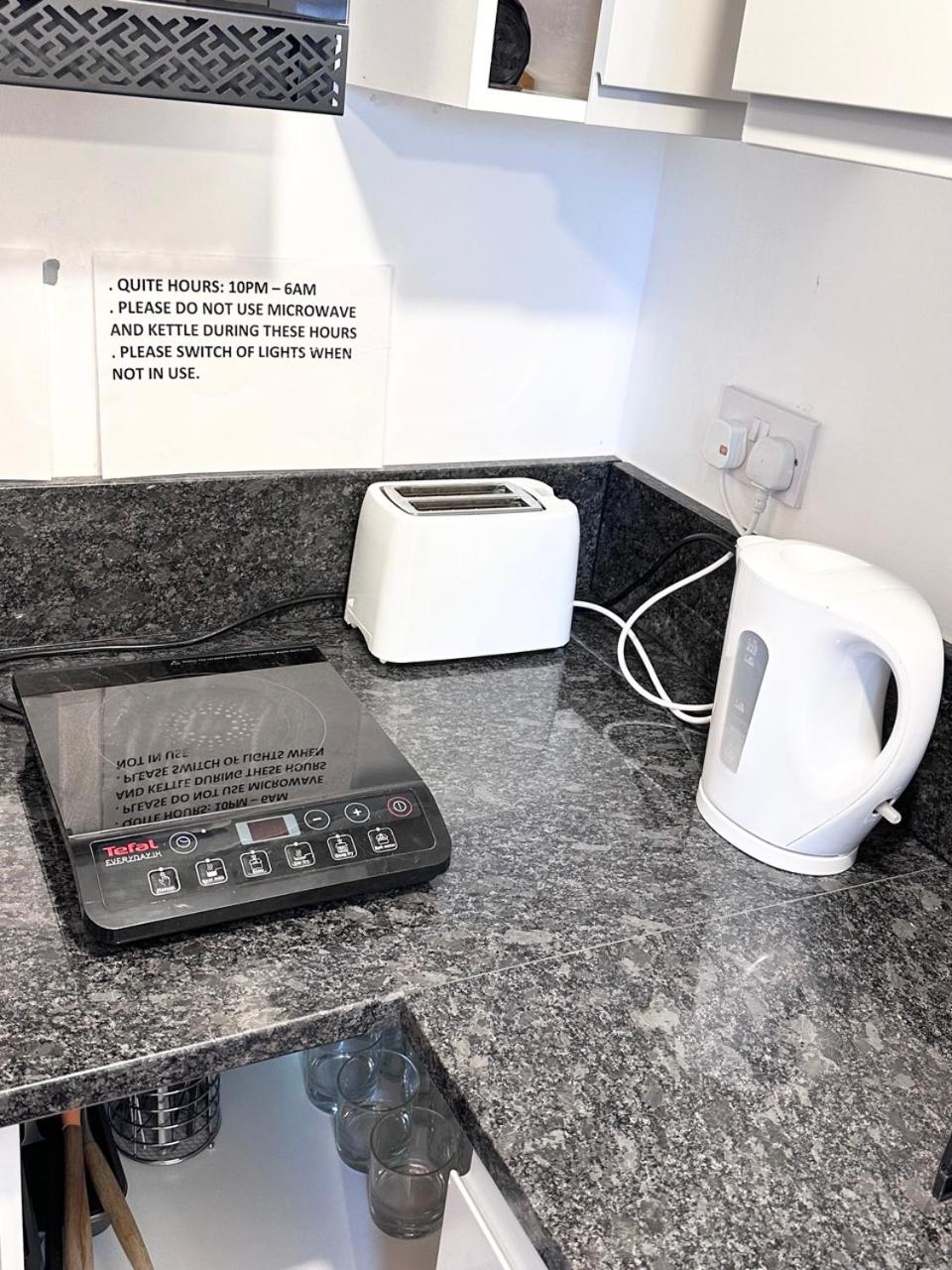 Oxford Vacations - Twin or Single Private Room Near Brookes University, Oxford Hospitals and EF Language College, Headington Oxford B - Property Image 10