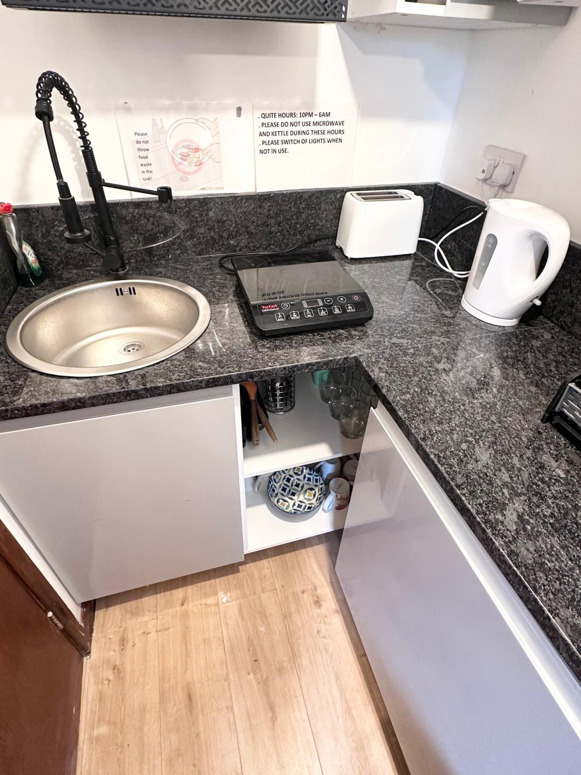 Oxford Vacations - Twin or Single Private Room Near Brookes University, Oxford Hospitals and EF Language College, Headington Oxford B - Property Image 11