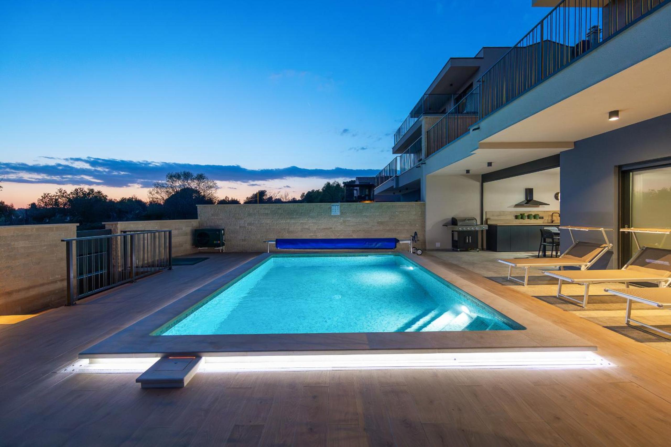 Villa Bay I near Medulin for 9 people with heated pool - playground & whirpool only 100 meters from the beach - pet friendly