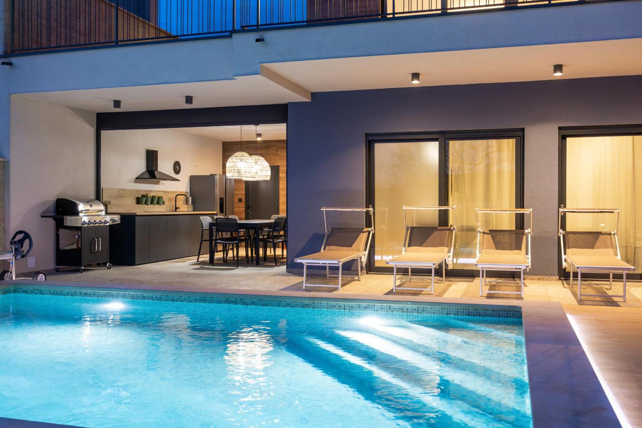 Villa Bay I near Medulin for 9 people with heated pool - playground & whirpool only 100 meters from the beach - pet friendly