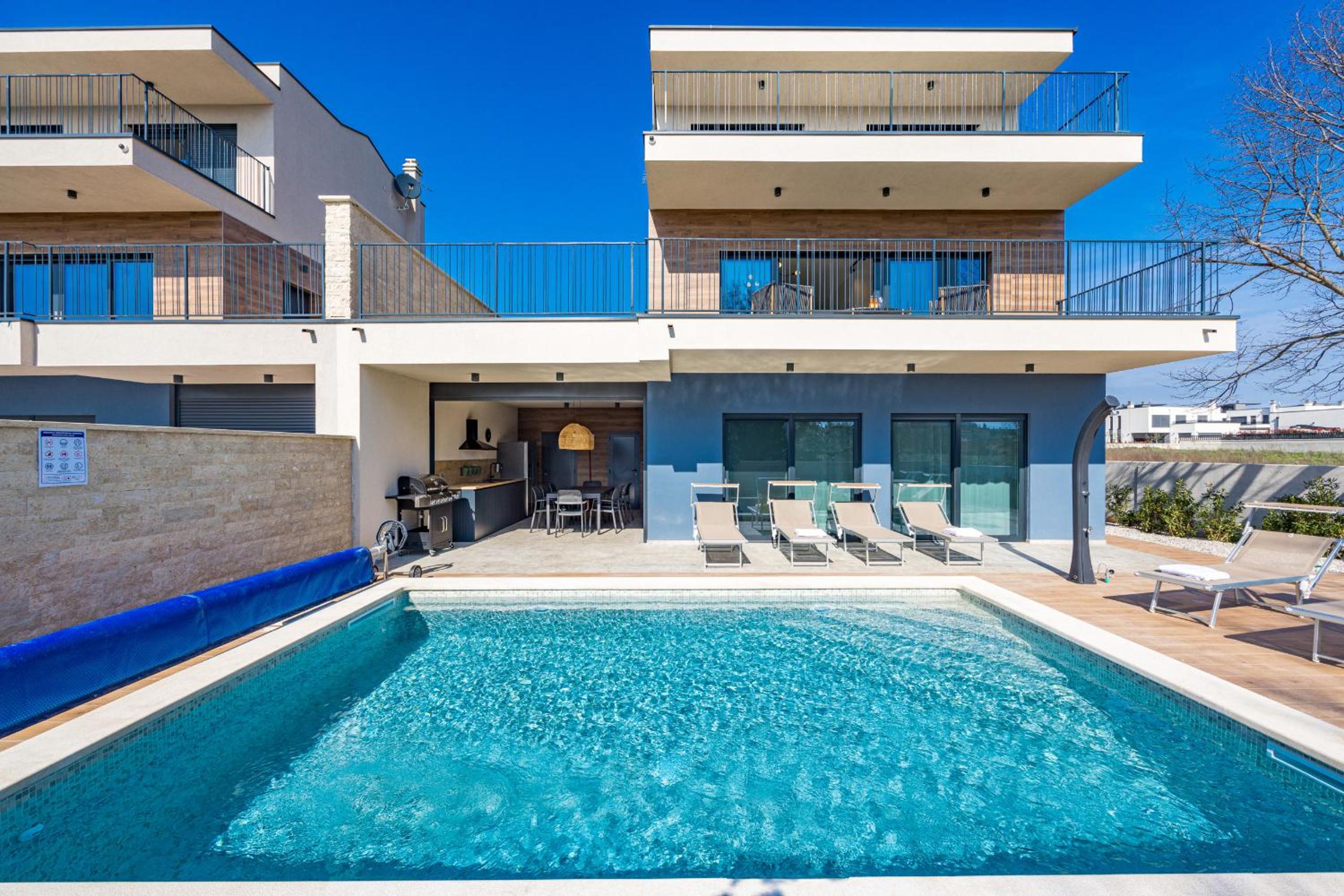 Villa Bay I near Medulin for 9 people with heated pool - playground & whirpool only 100 meters from the beach - pet friendly