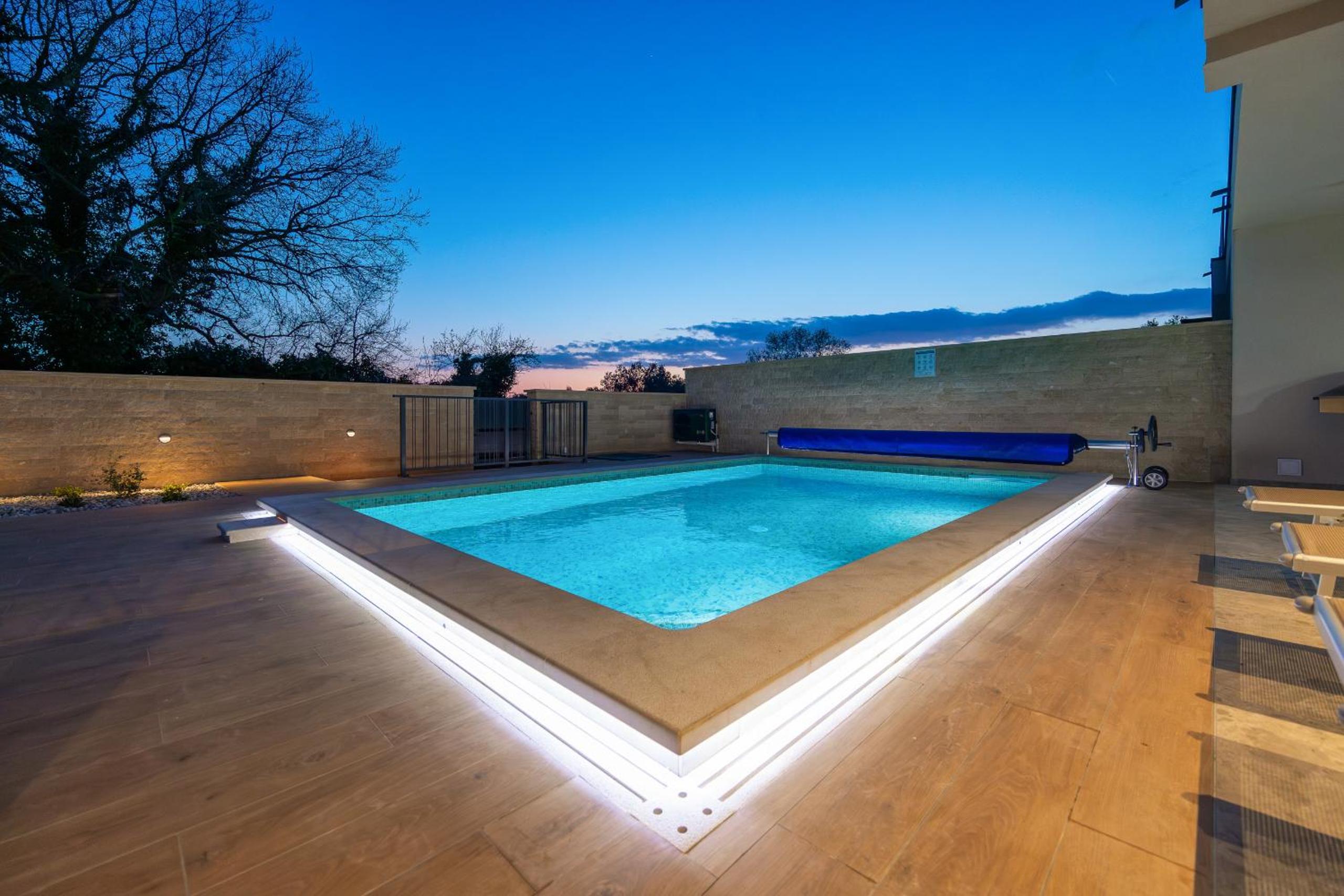 Villa Bay I near Medulin for 9 people with heated pool - playground & whirpool only 100 meters from the beach - pet friendly photo 2
