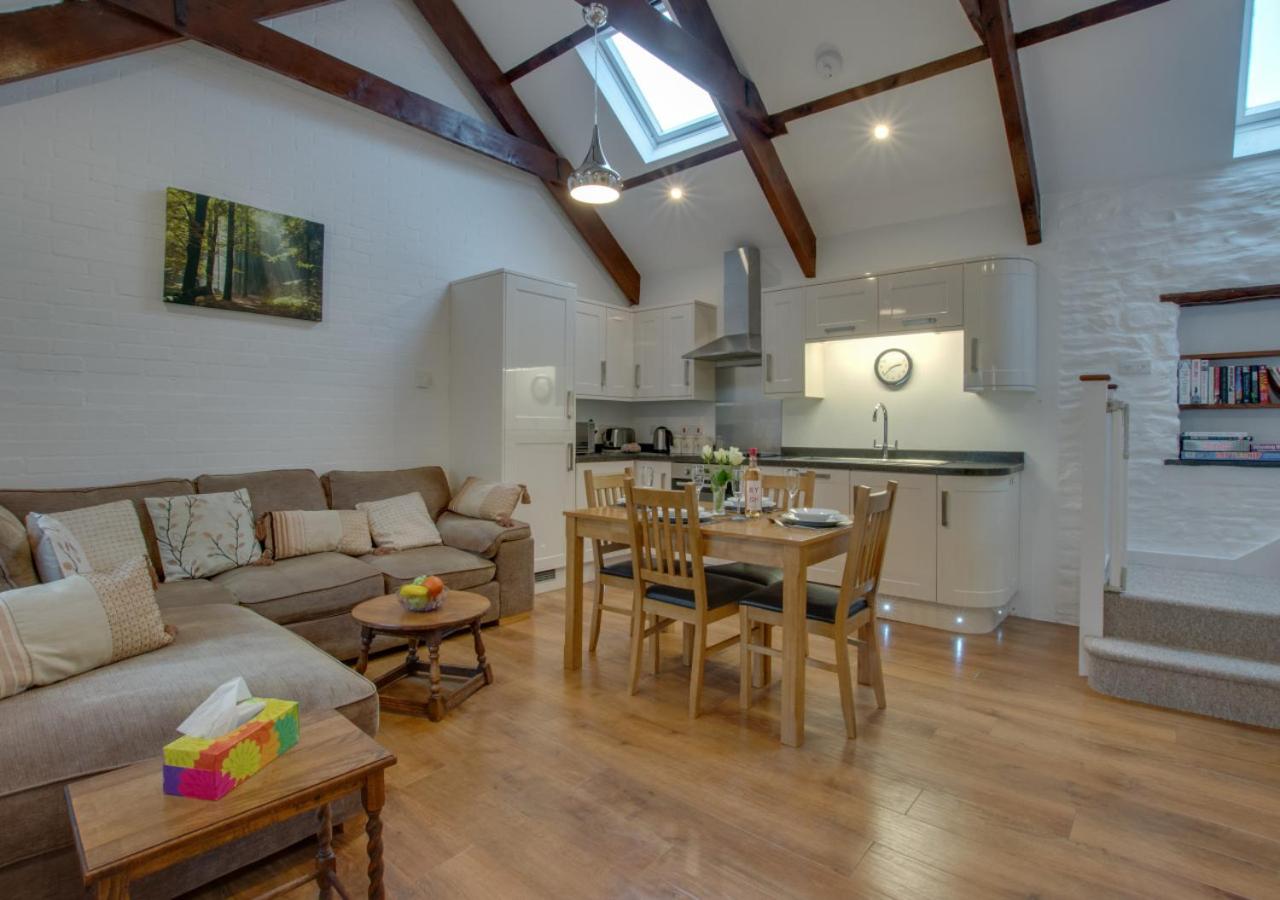 3 Bed in Haverfordwest oc-wav586