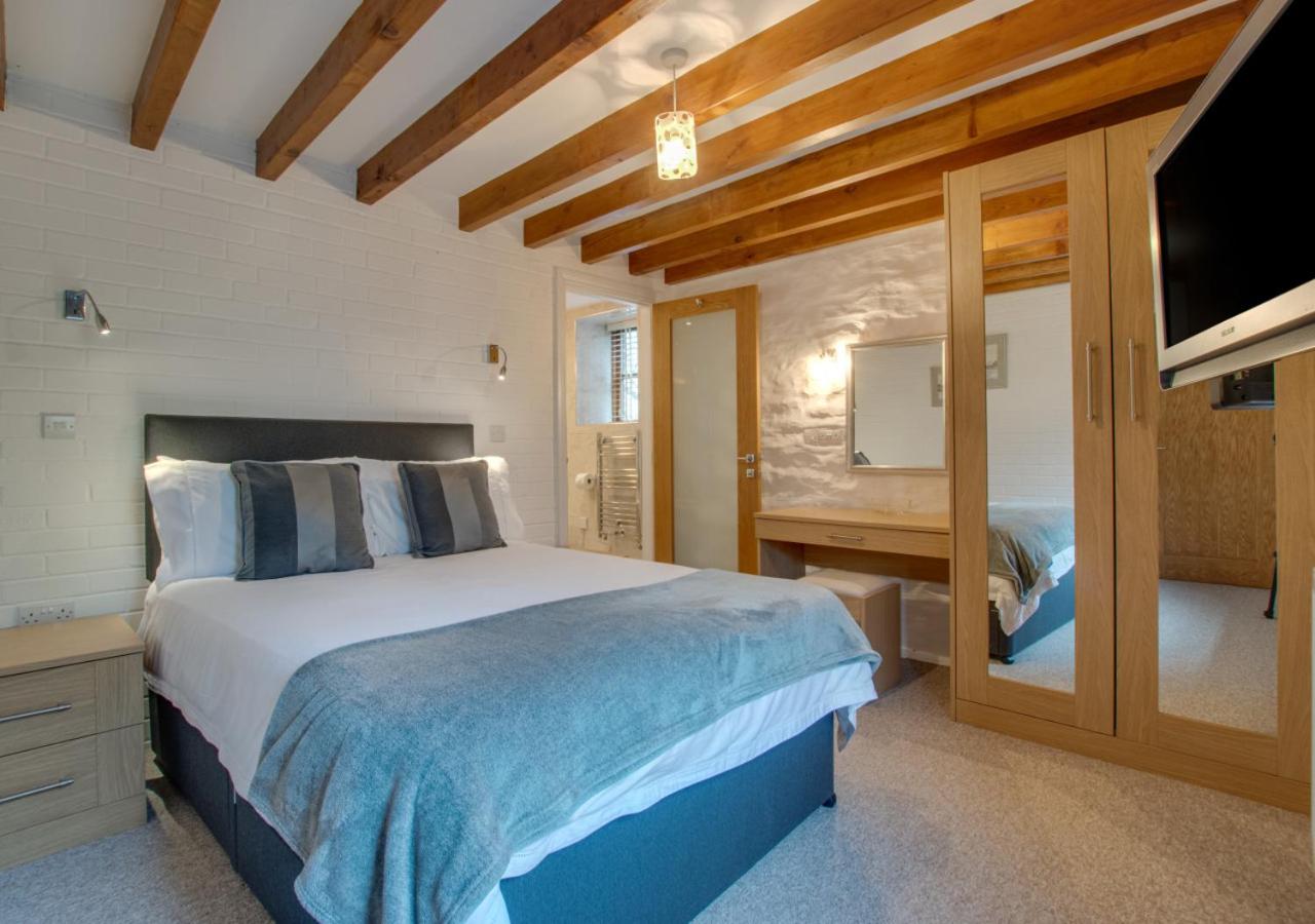 3 Bed in Haverfordwest oc-wav586