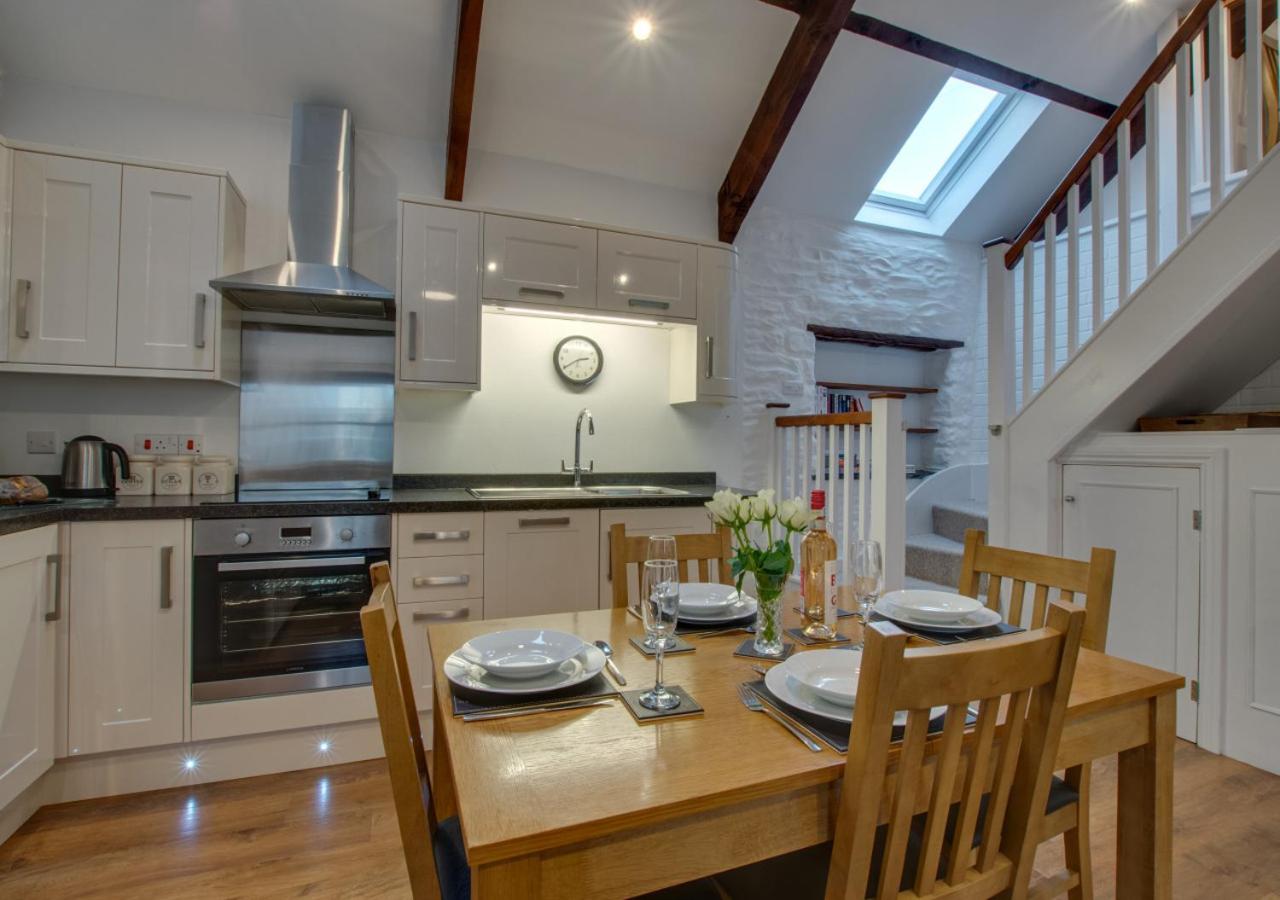 3 Bed in Haverfordwest oc-wav586