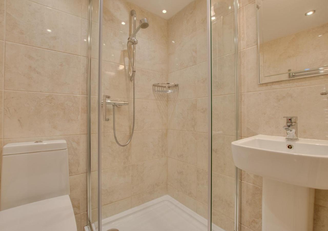 3 Bed in Haverfordwest oc-wav586