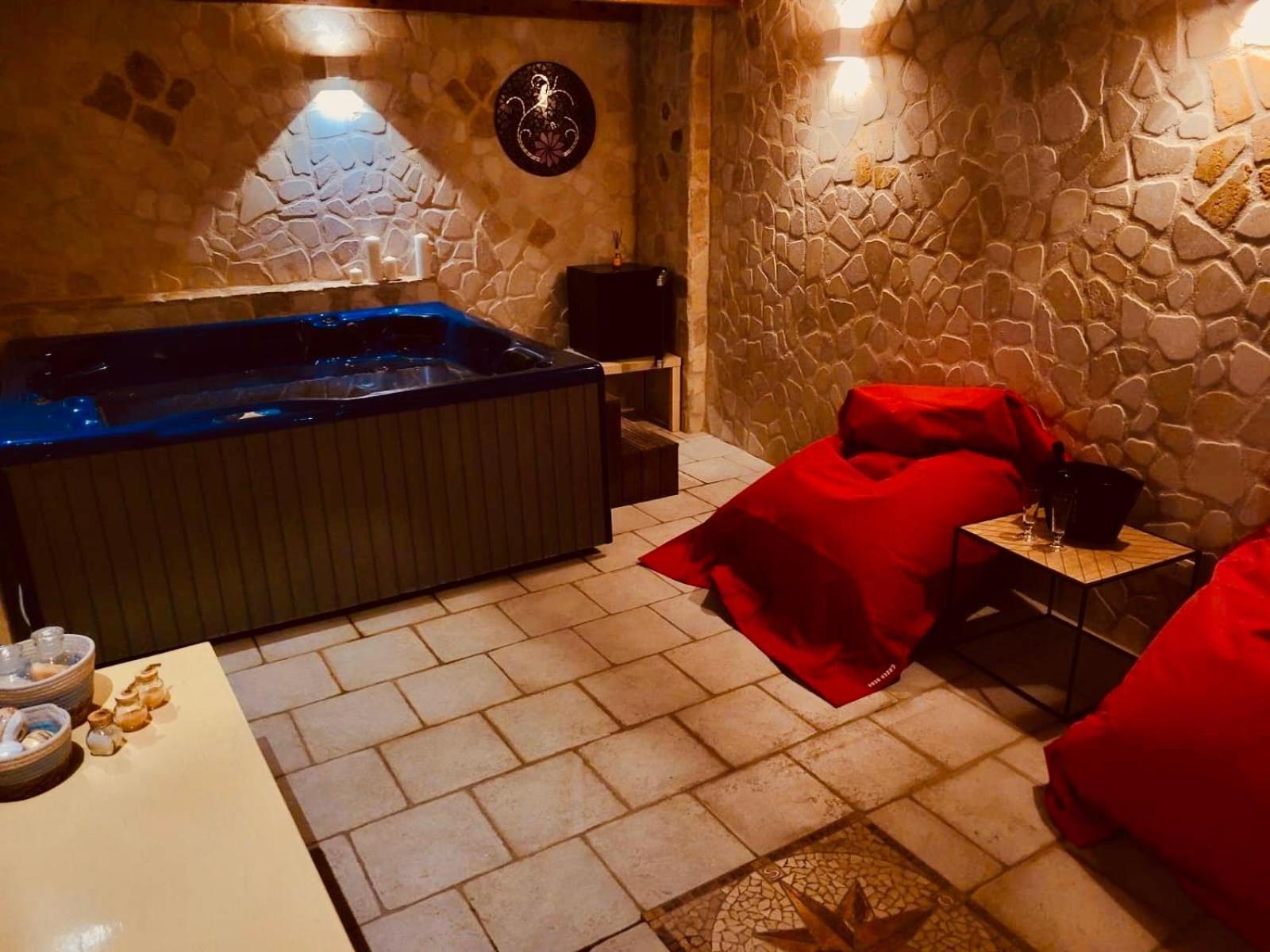 Il Giardino Di Flora con Piscina & Jacuzzi photo 2