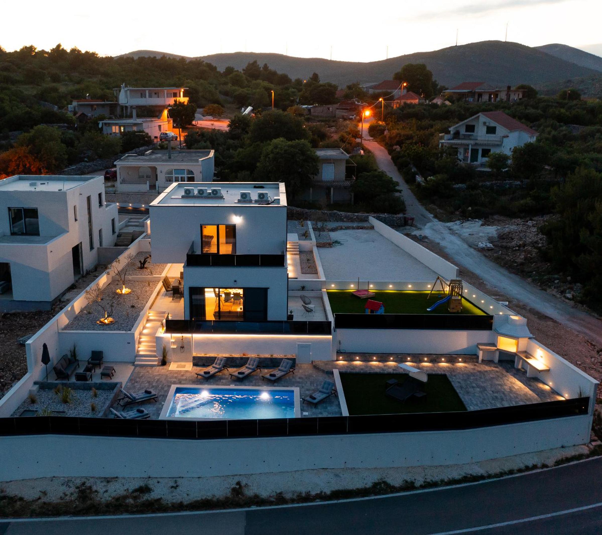 Villa Vista- heated swimming pool, close to Split and Trogir