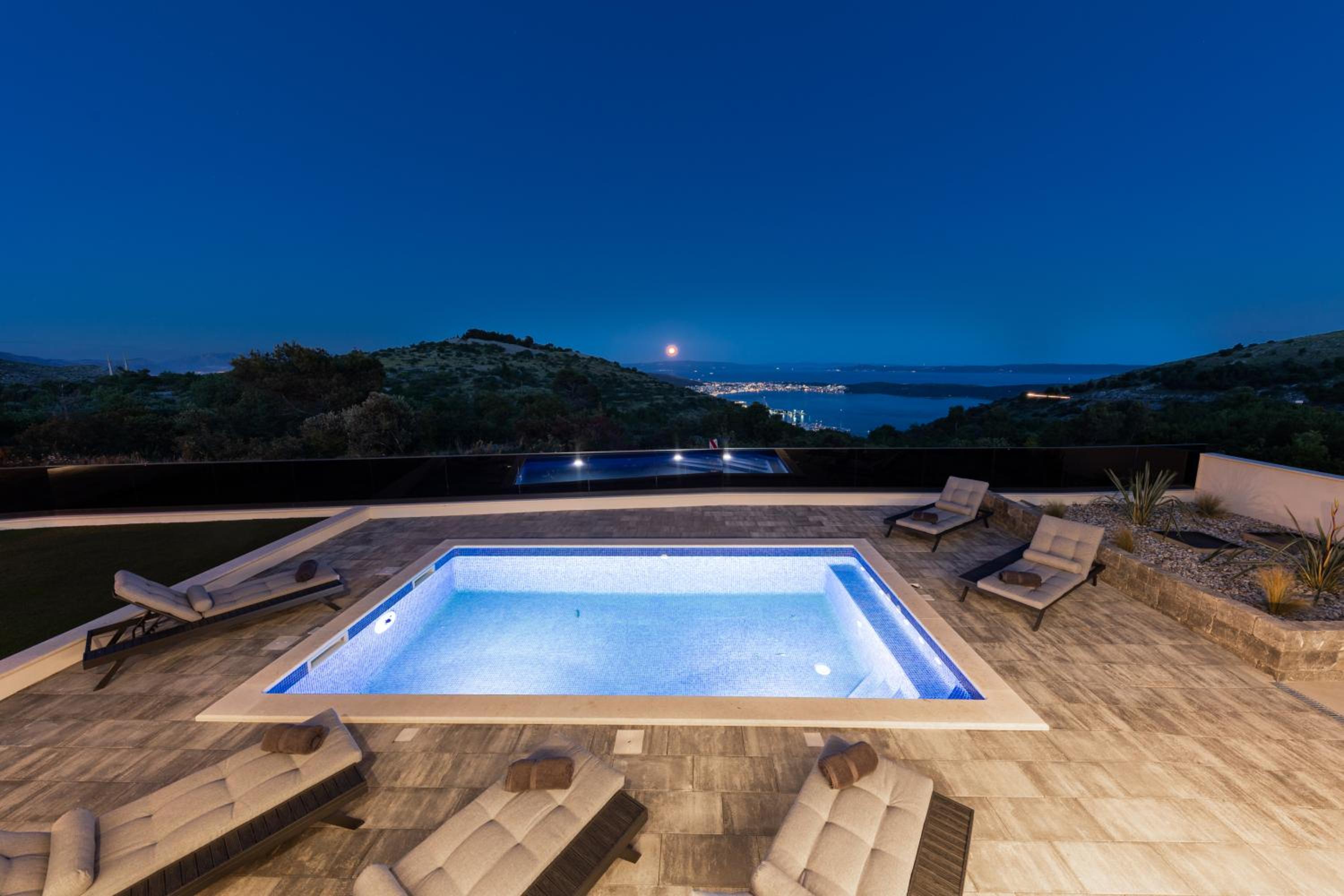 Villa Vista- heated swimming pool, close to Split and Trogir photo 3