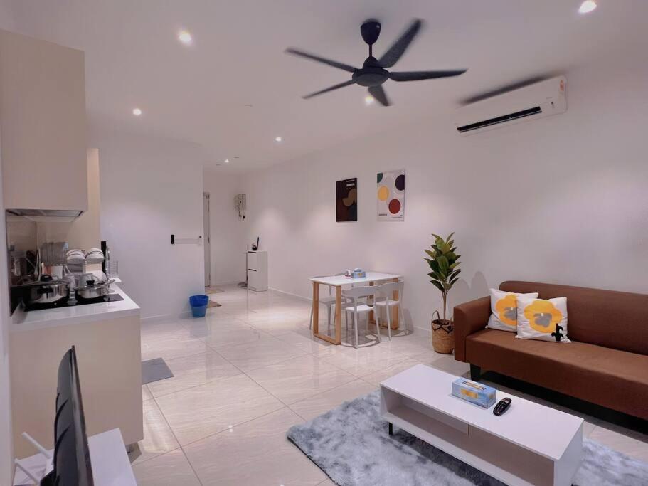 3PX Comfy Quill Residence, Near Quill City Mall, Monorail & LRT