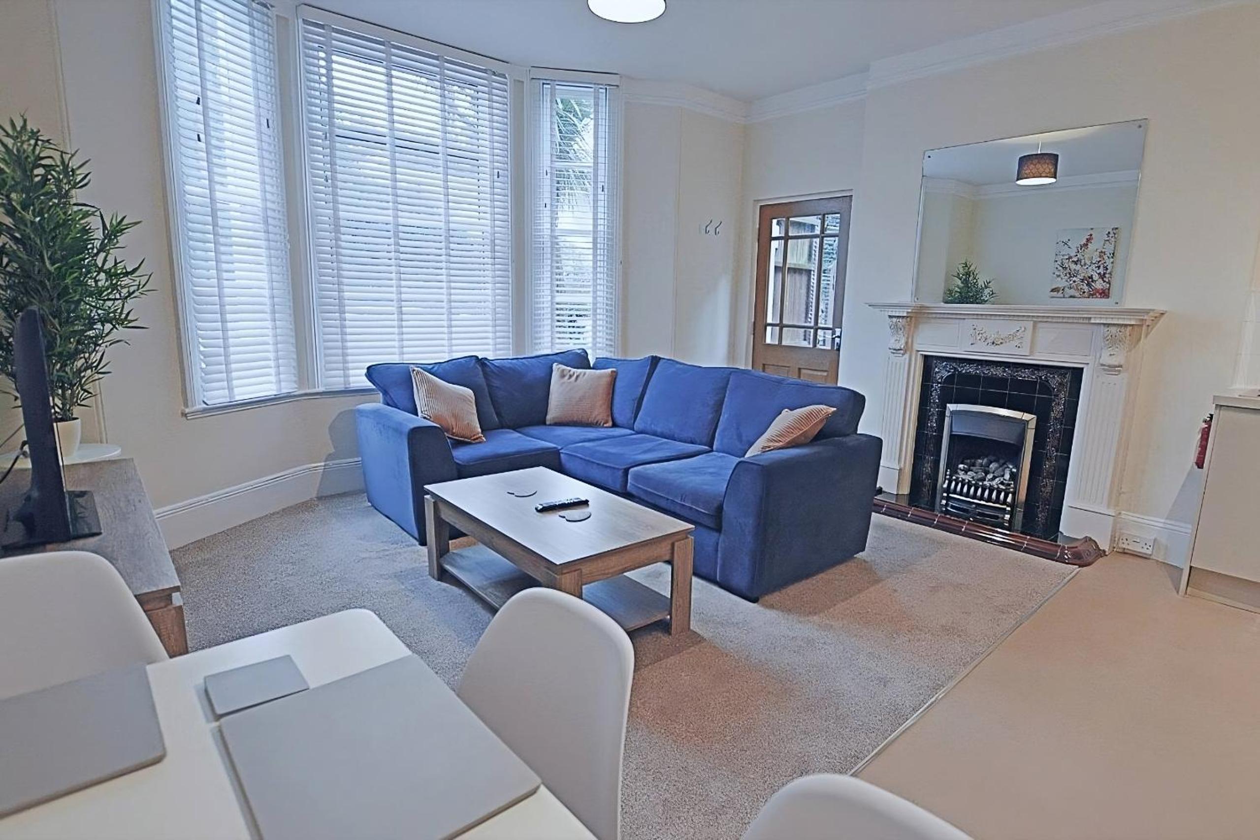 Lisburne Palms Lovely, spacious 2-bed flat near Torquay Harbour view 2