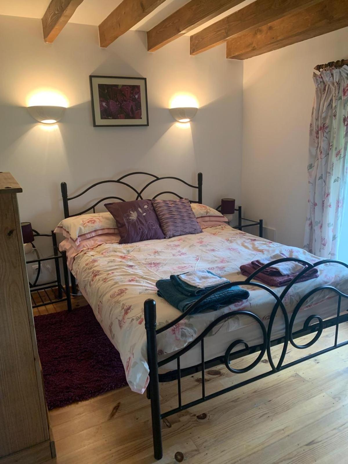 Les Gites de Montinazeau - 3 adjoining gites set in quiet and beautiful countryside with free Wi-Fi