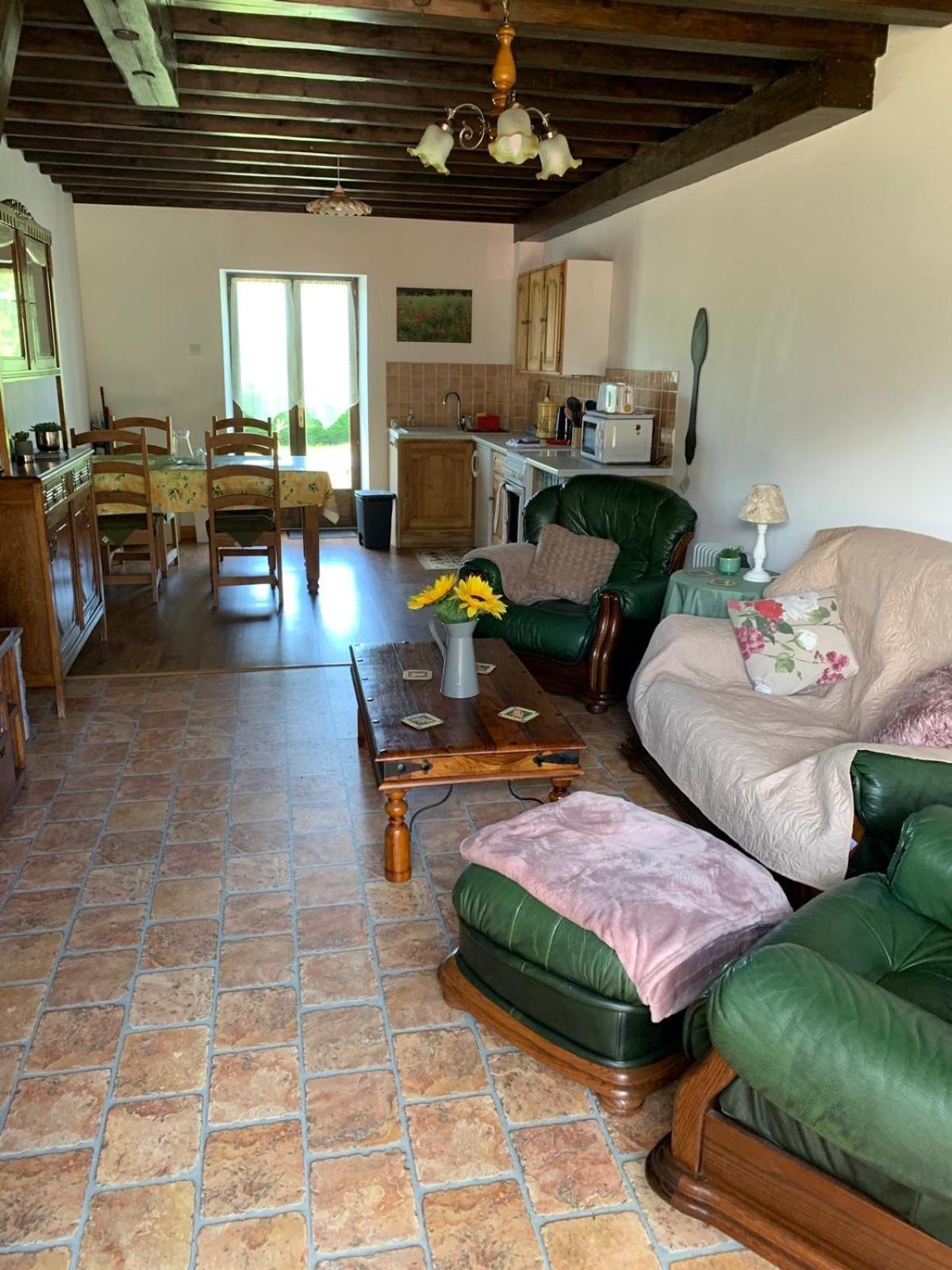 Les Gites de Montinazeau - 3 adjoining gites set in quiet and beautiful countryside with free Wi-Fi