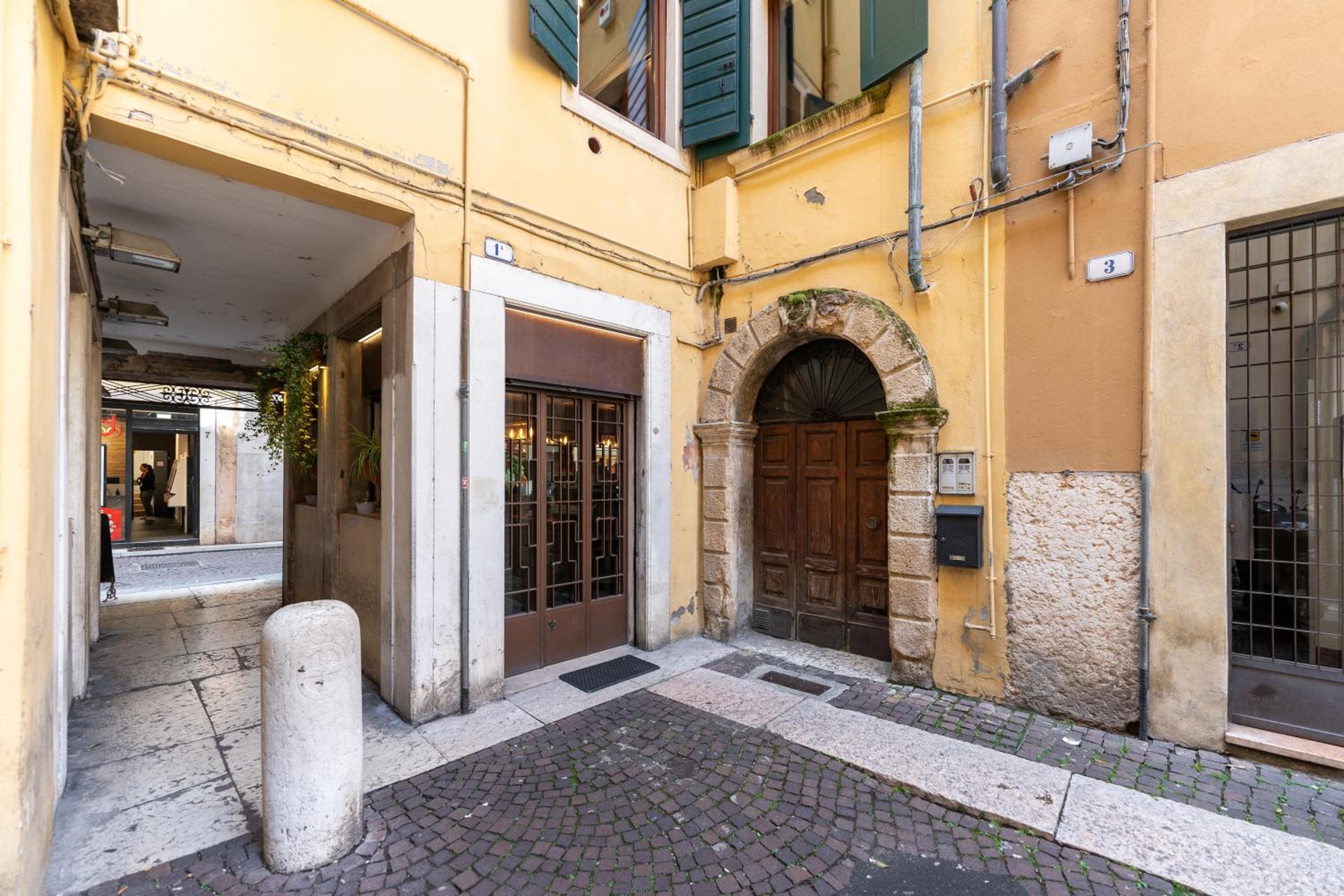 Sgarzerie Luxury Flat 2 rooms 120mq view 4