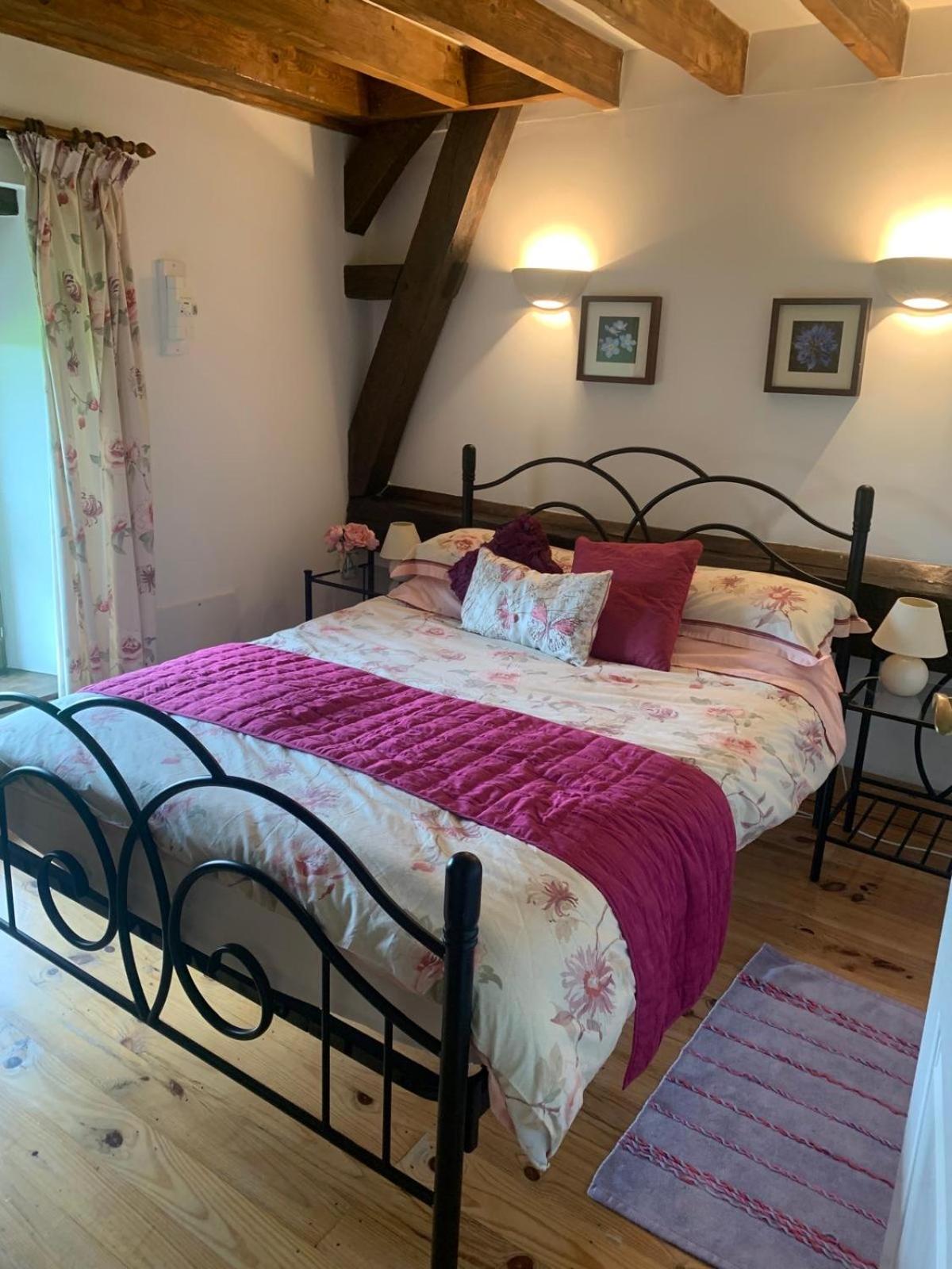 Les Gites de Montinazeau - 3 adjoining gites set in quiet and beautiful countryside with free Wi-Fi