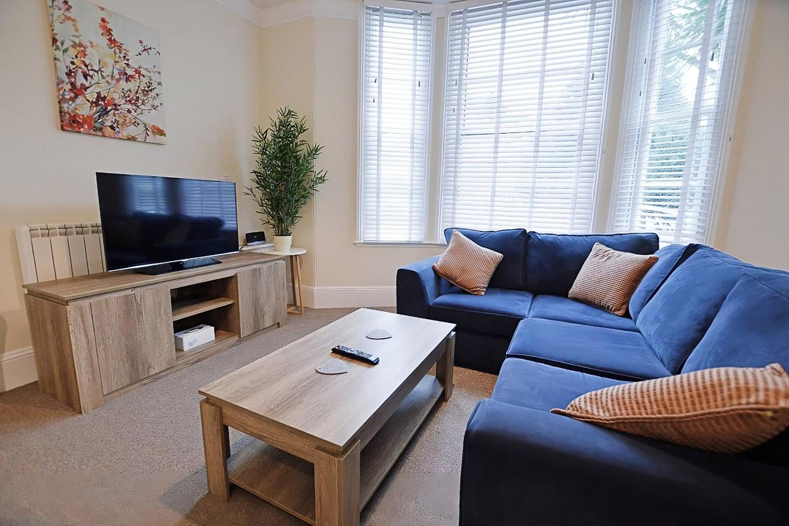 Lisburne Palms Lovely, spacious 2-bed flat near Torquay Harbour view 3