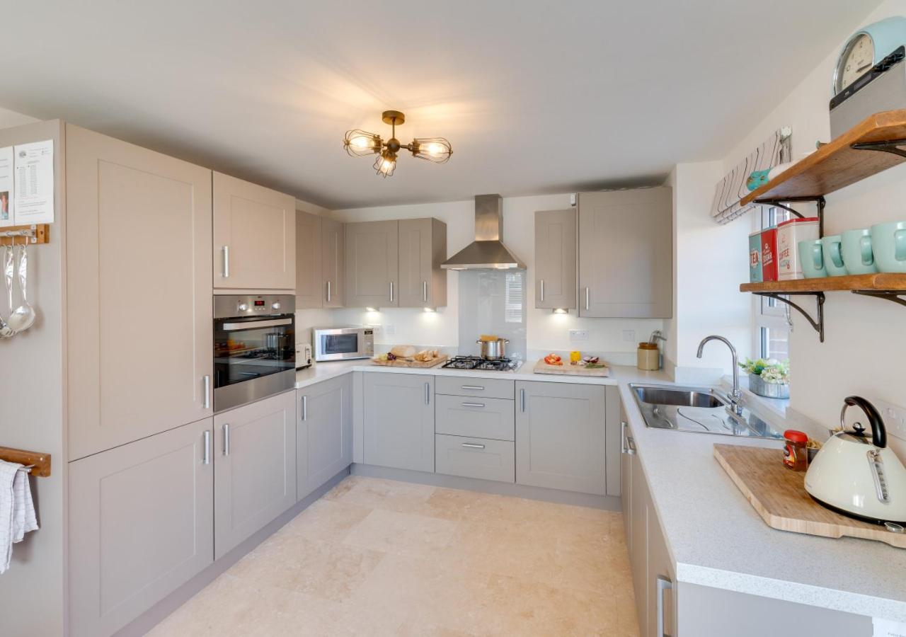 3 Bed in Whitby oc-w1001 view 4