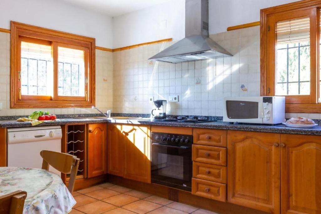 Chalet Los Olivos con piscina