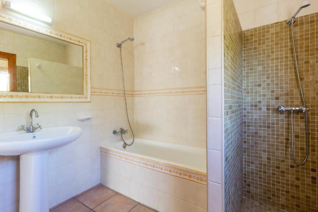 Chalet Los Olivos con piscina