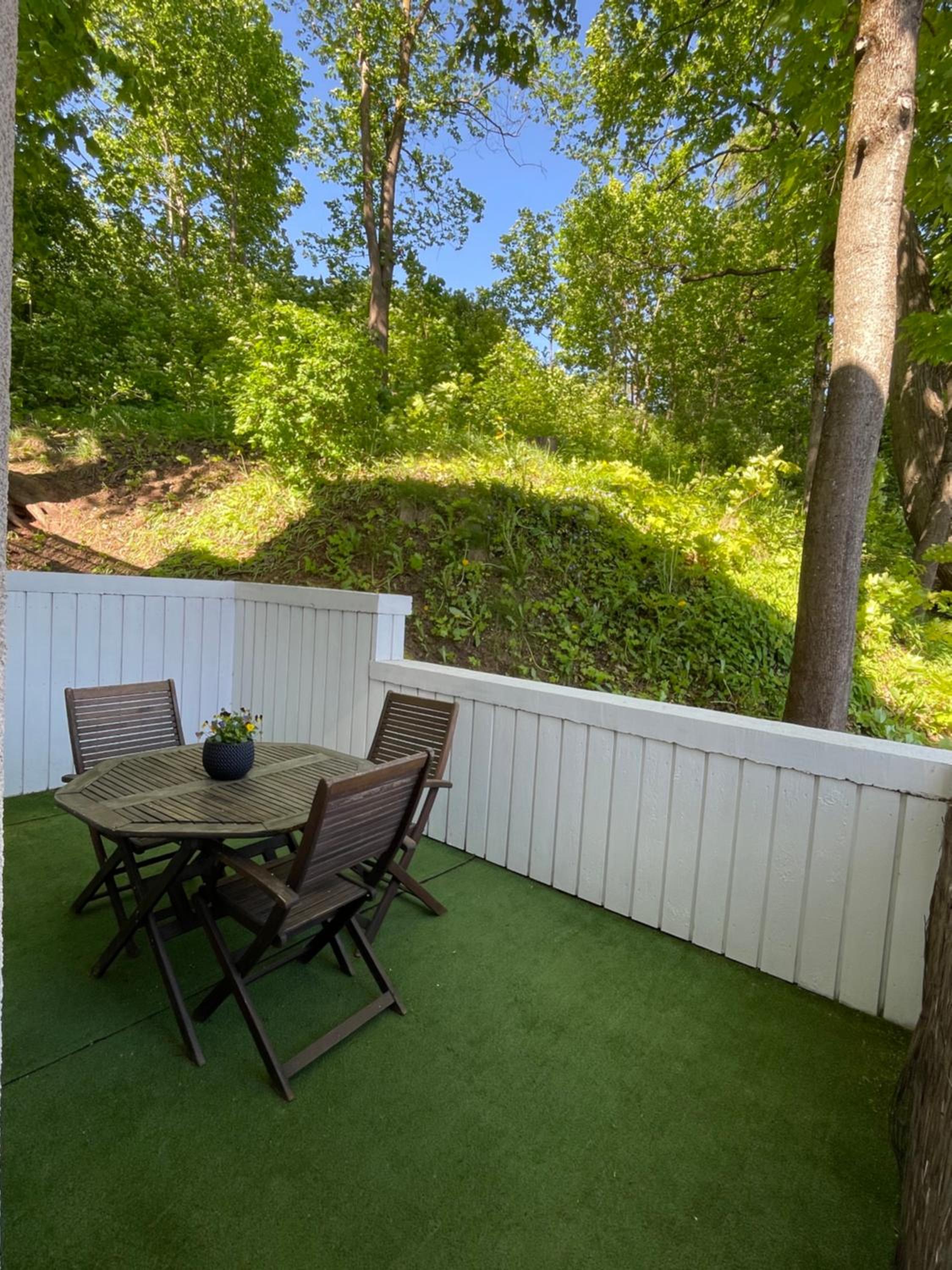 Green Side Apartment