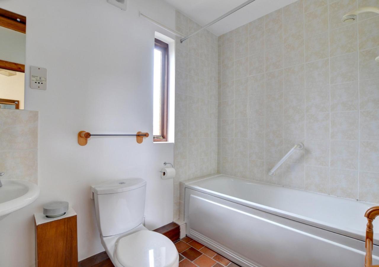 1 Bed in Little Haven oc-wav323