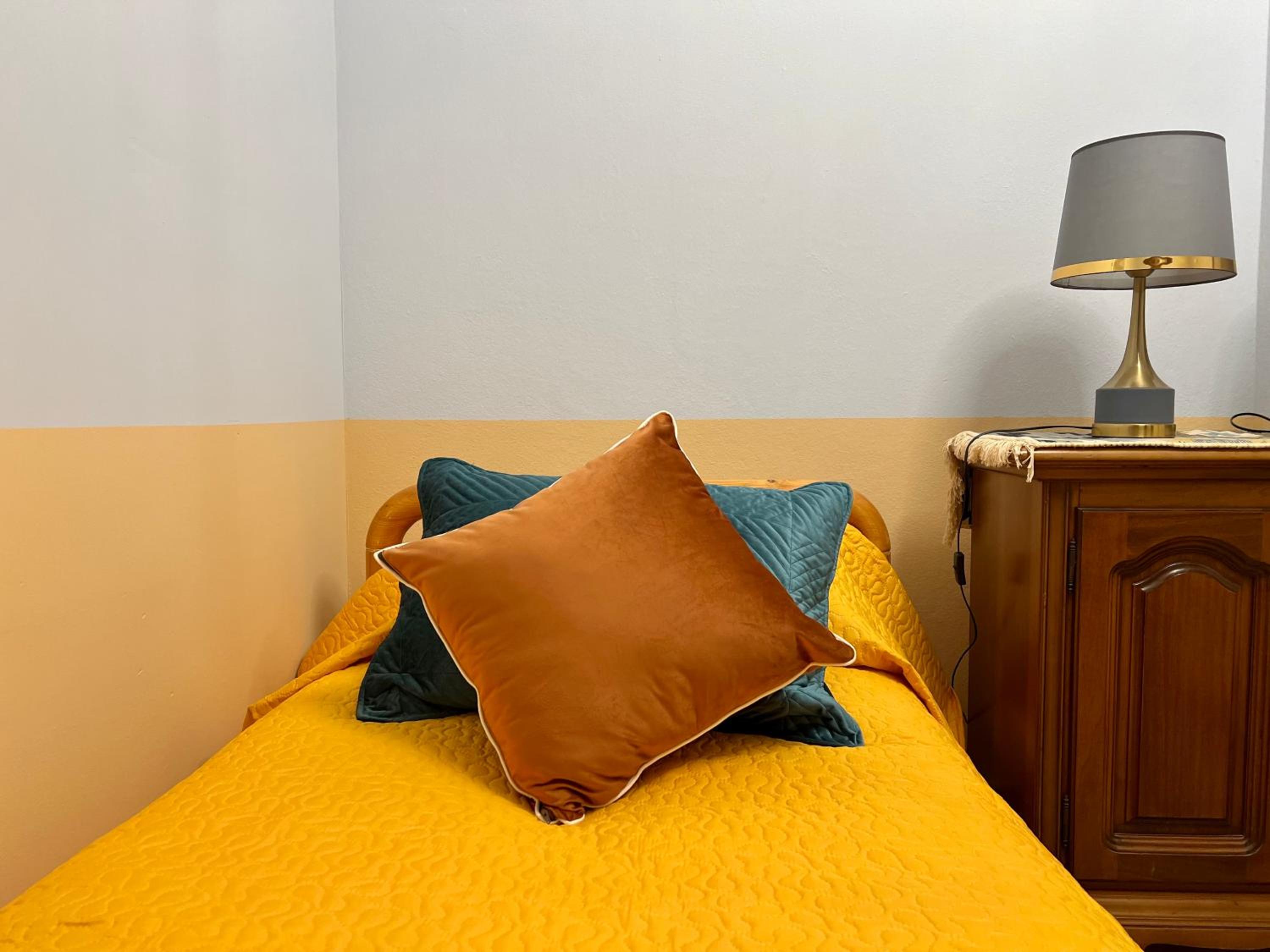 Elda Yellow Palace, Pazari i Ri Apartments