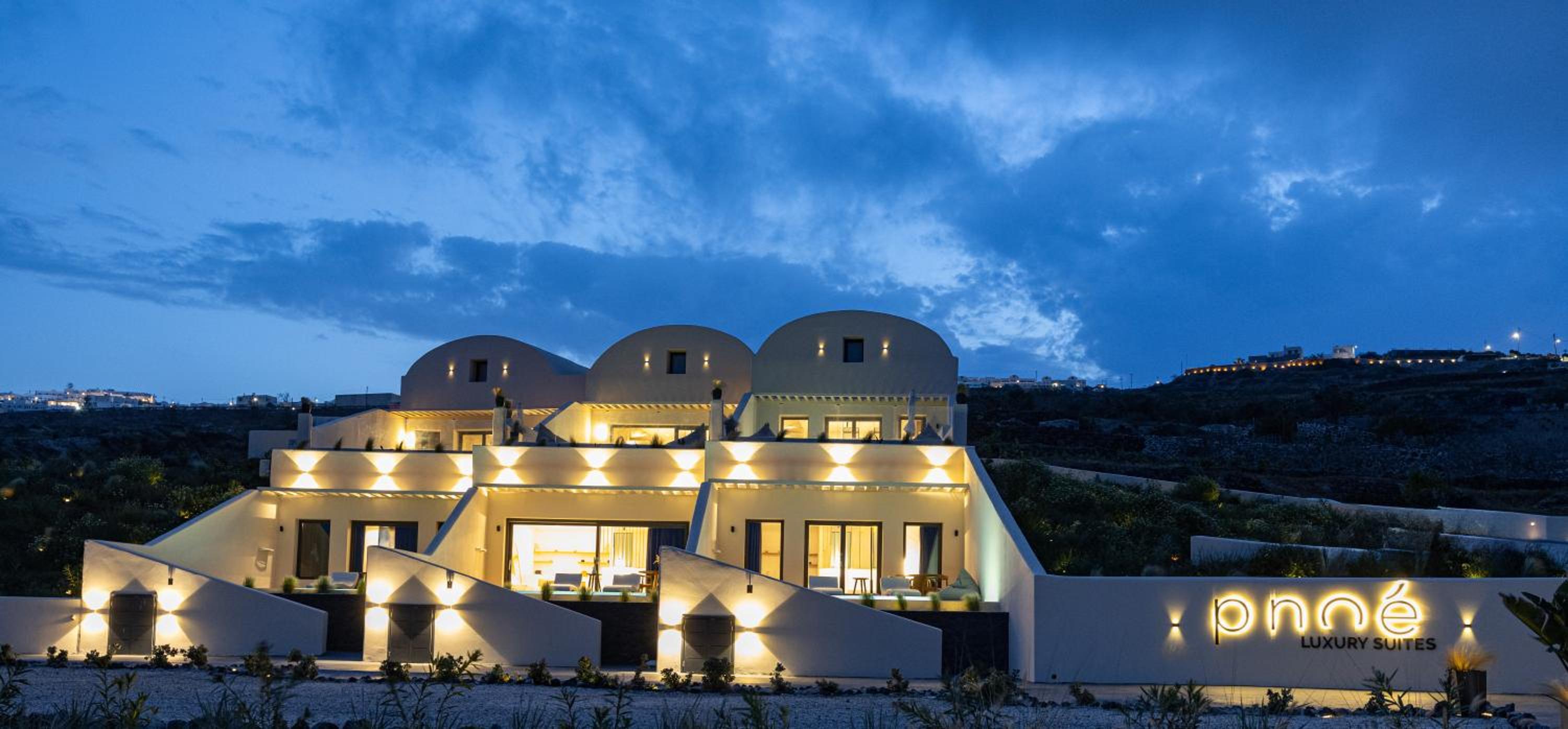 Pnoe Luxury Suites photo 2