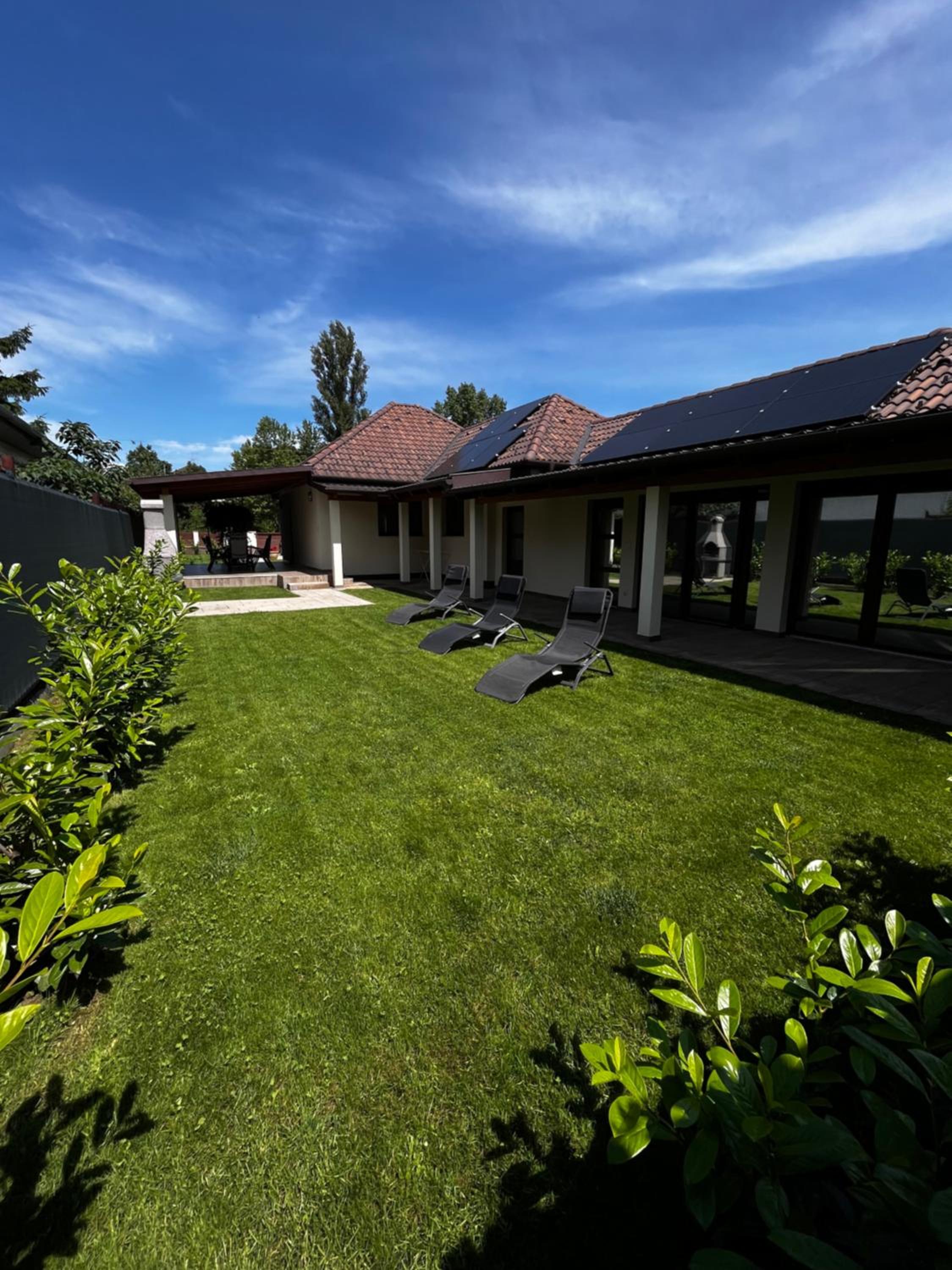 Laura Villa view 3