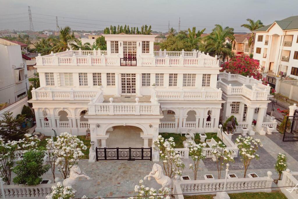 Spacious Antique Mansion, East Legon view 3
