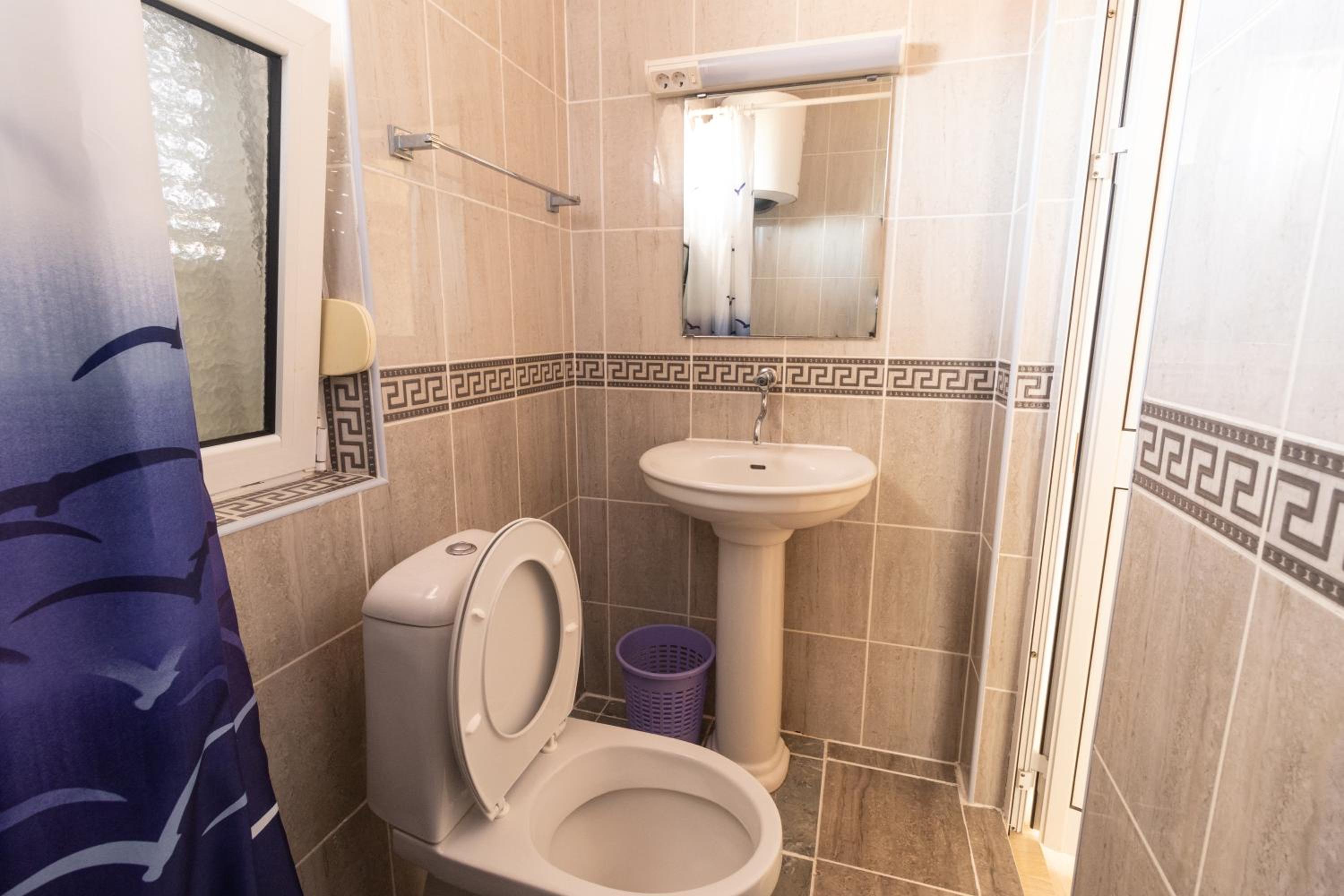Tomi Guesthouse